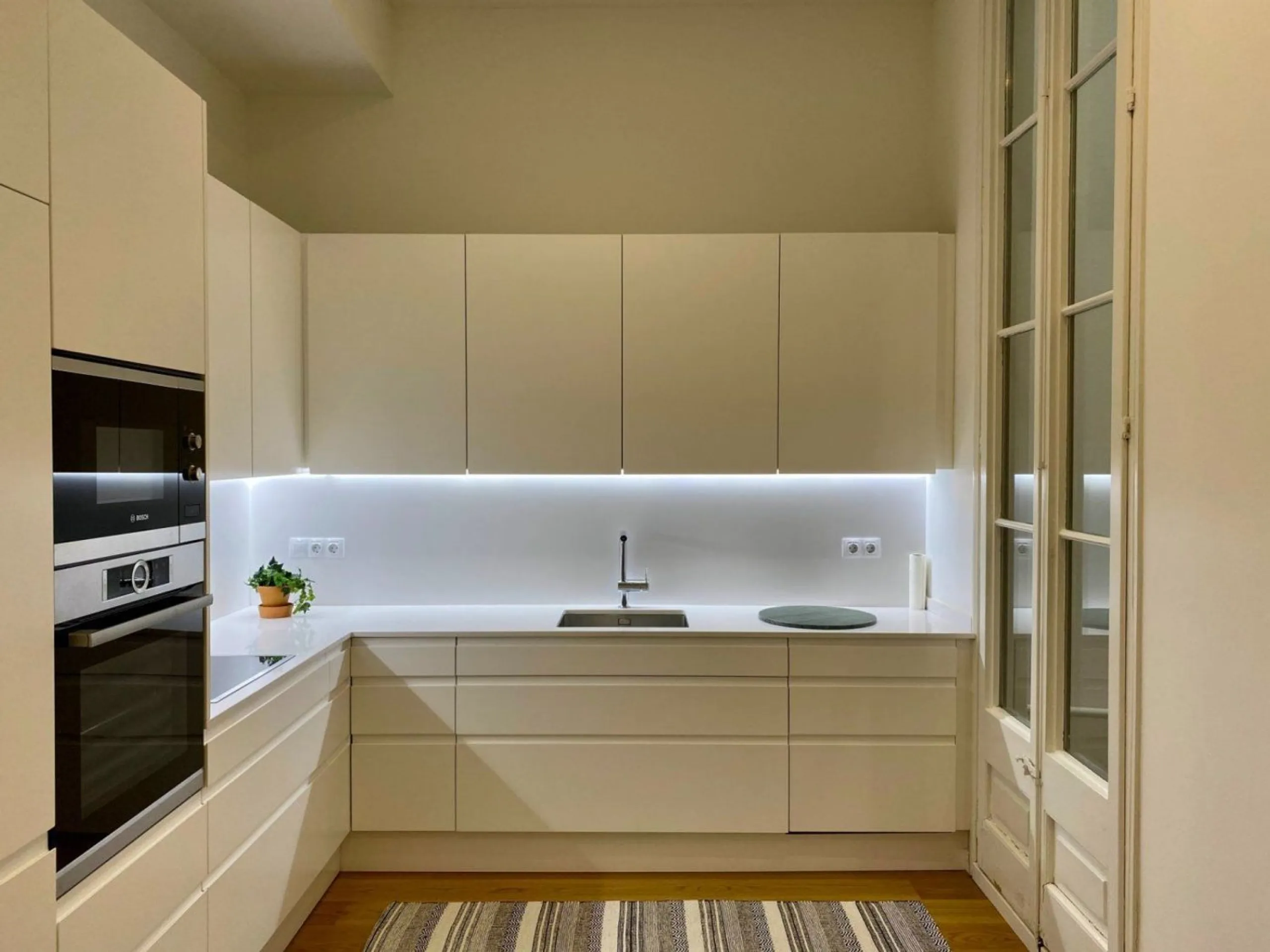 Spacious Apartment with Terrace in Eixample, Barcelona
