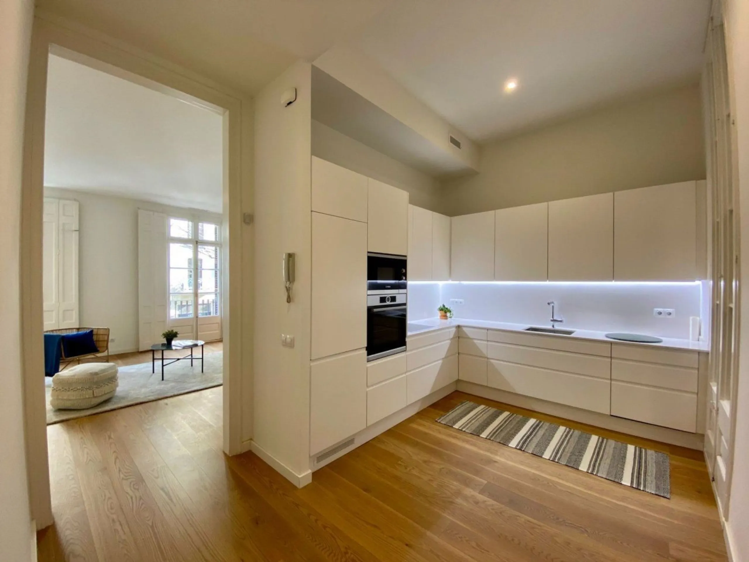 Spacious Apartment with Terrace in Eixample, Barcelona