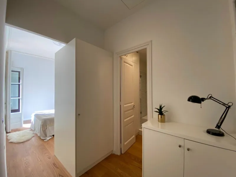 Spacious Apartment with Terrace in Eixample, Barcelona