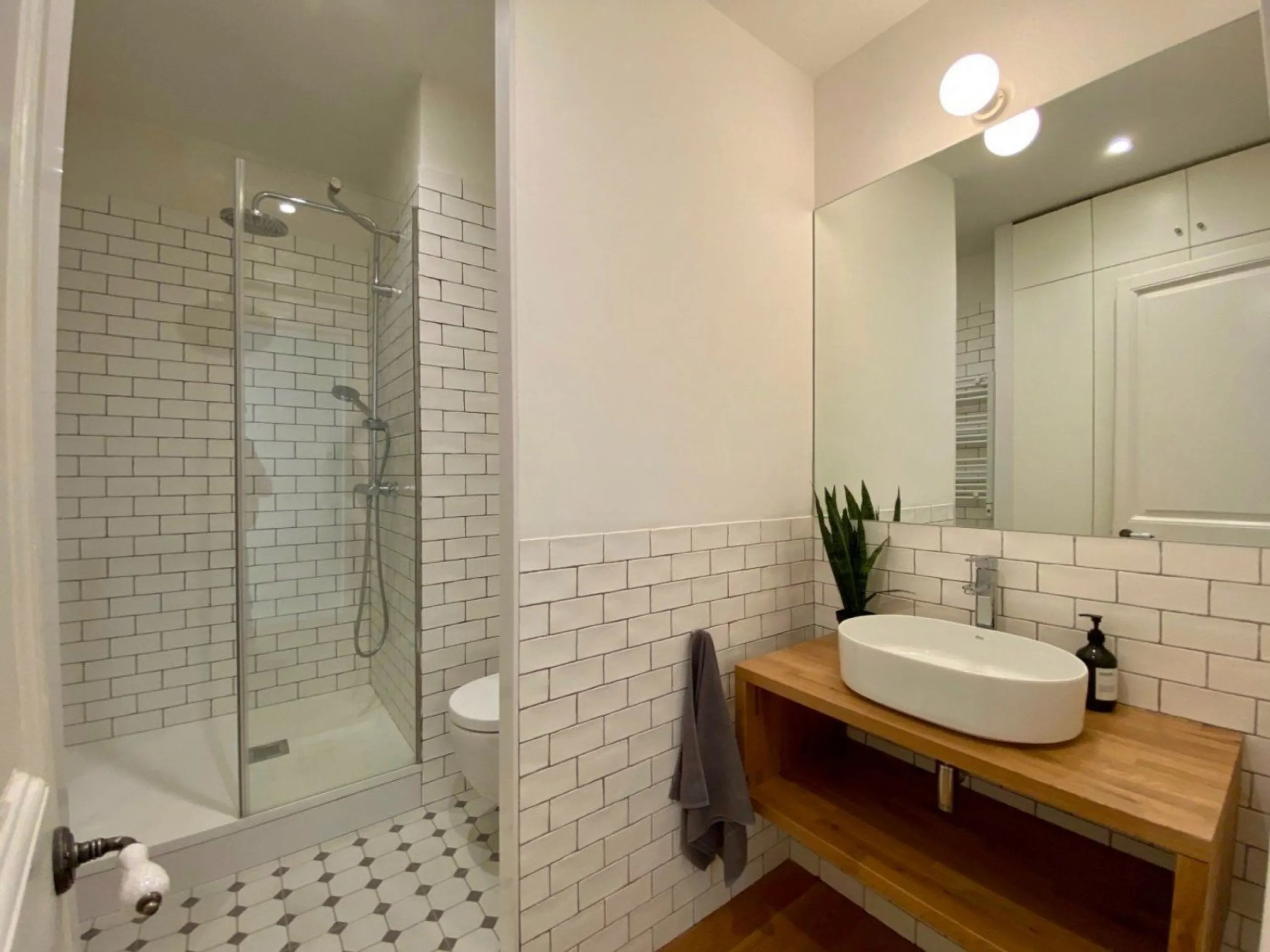 Spacious Apartment with Terrace in Eixample, Barcelona