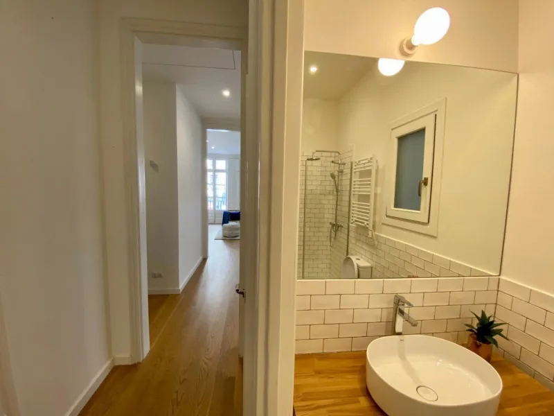 Spacious Apartment with Terrace in Eixample, Barcelona