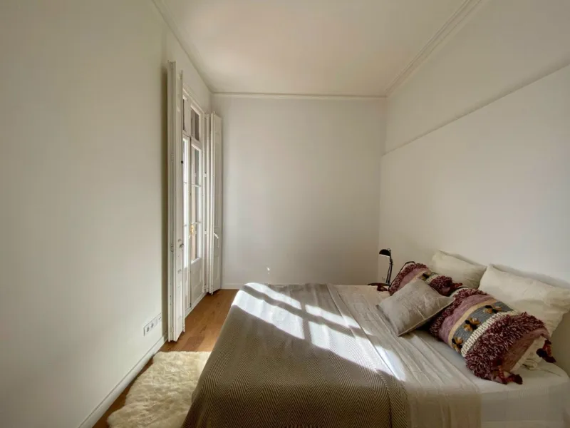 Spacious Apartment with Terrace in Eixample, Barcelona