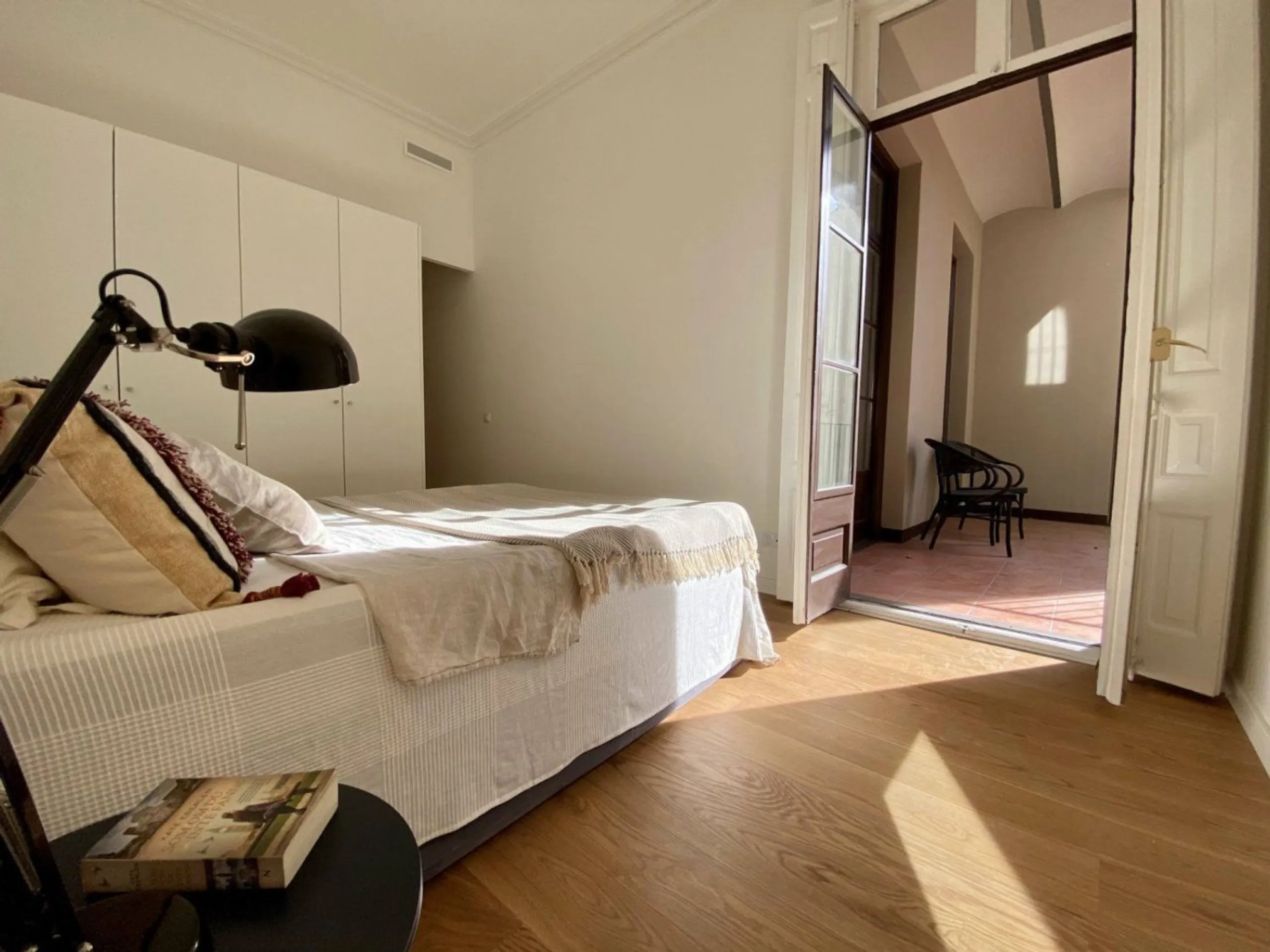 Spacious Apartment with Terrace in Eixample, Barcelona