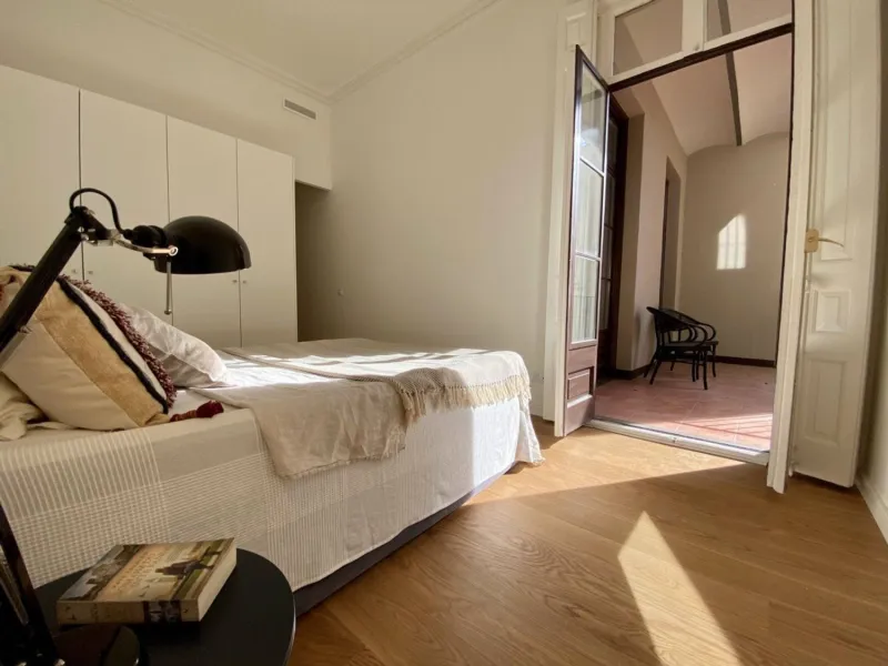 Spacious Apartment with Terrace in Eixample, Barcelona
