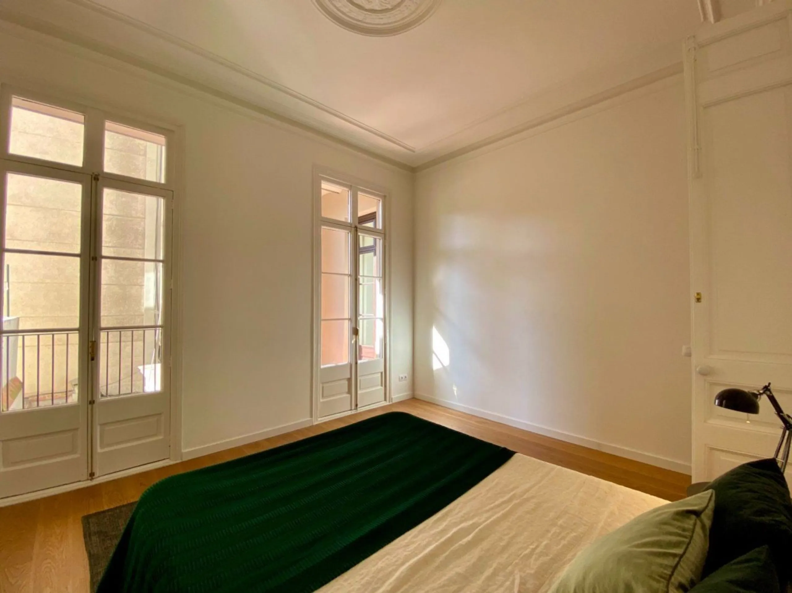Spacious Apartment with Terrace in Eixample, Barcelona