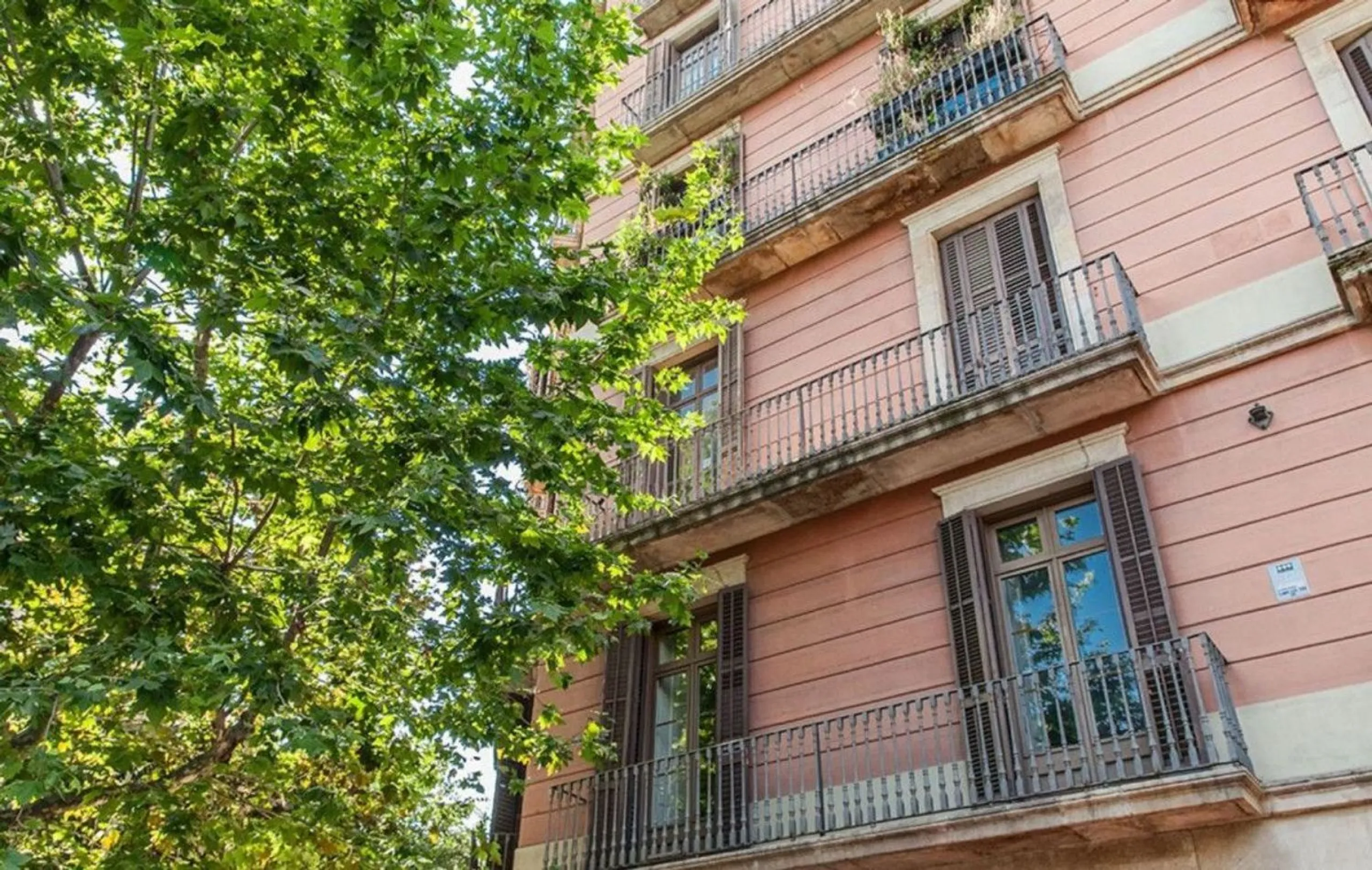 Spacious Apartment with Terrace in Eixample, Barcelona