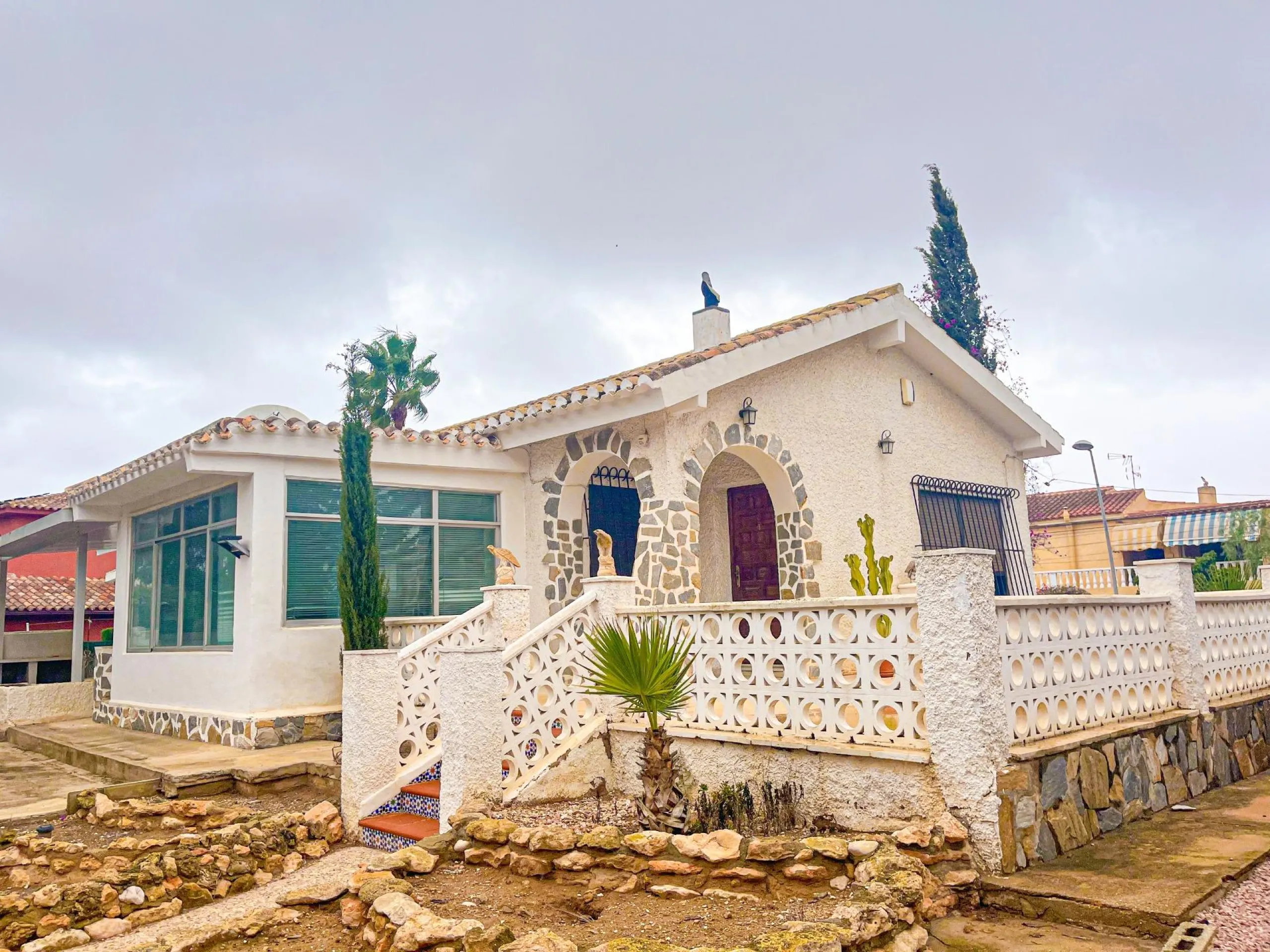 VILLA EN LOS BALCONES CON 1000 M2 DE PARCELA. 3 DORM. 2 BAÑOS. GARAJE PRIVADO DE 36 M2.