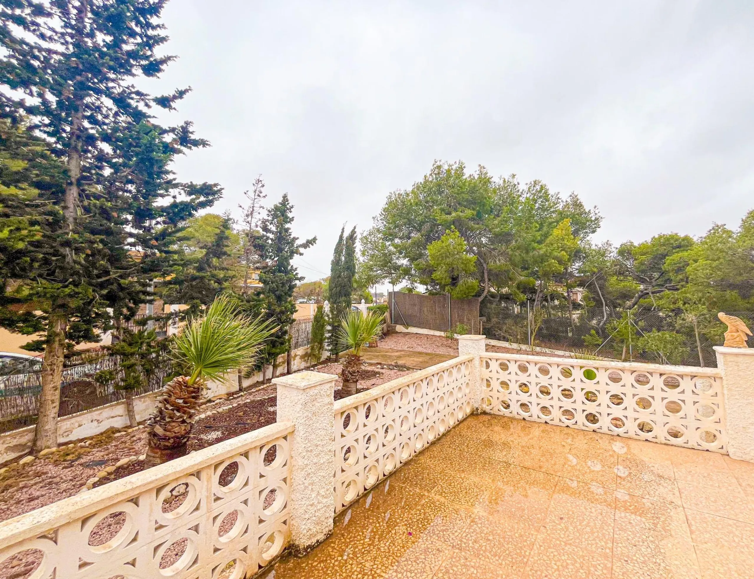 VILLA EN LOS BALCONES CON 1000 M2 DE PARCELA. 3 DORM. 2 BAÑOS. GARAJE PRIVADO DE 36 M2.
