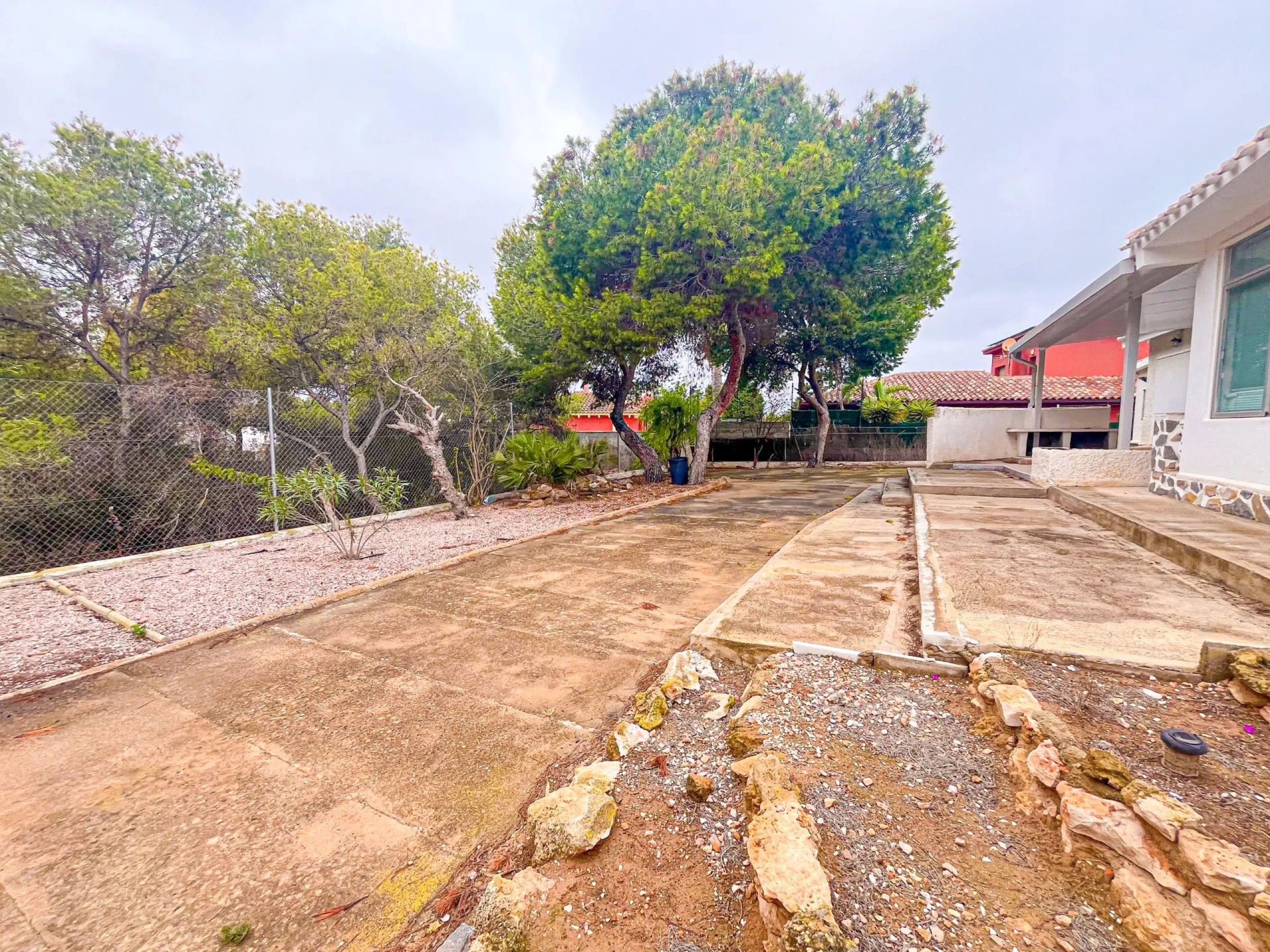 VILLA EN LOS BALCONES CON 1000 M2 DE PARCELA. 3 DORM. 2 BAÑOS. GARAJE PRIVADO DE 36 M2.