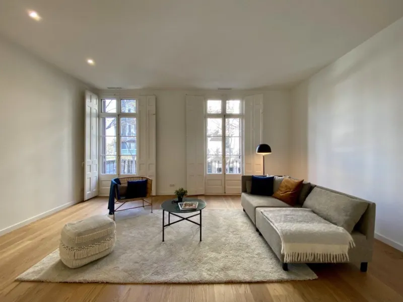 Spacious Apartment with Terrace in Eixample, Barcelona