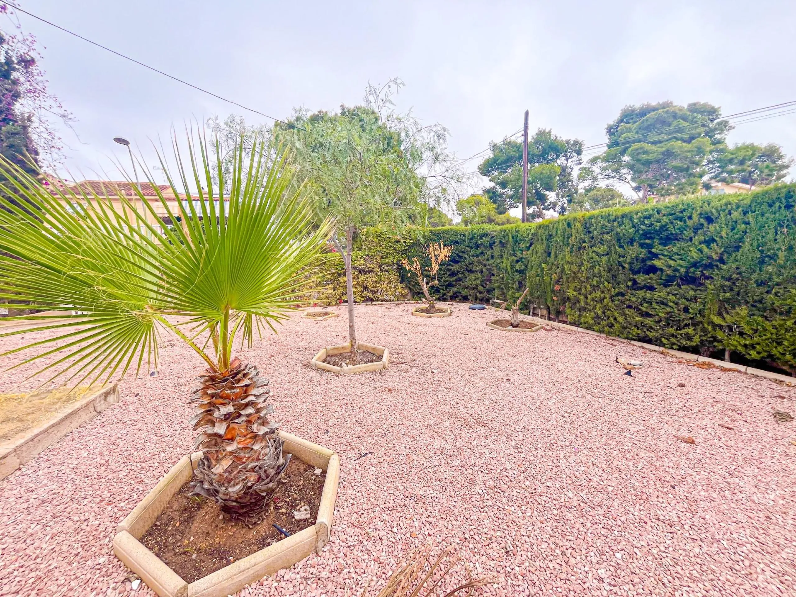 VILLA EN LOS BALCONES CON 1000 M2 DE PARCELA. 3 DORM. 2 BAÑOS. GARAJE PRIVADO DE 36 M2.