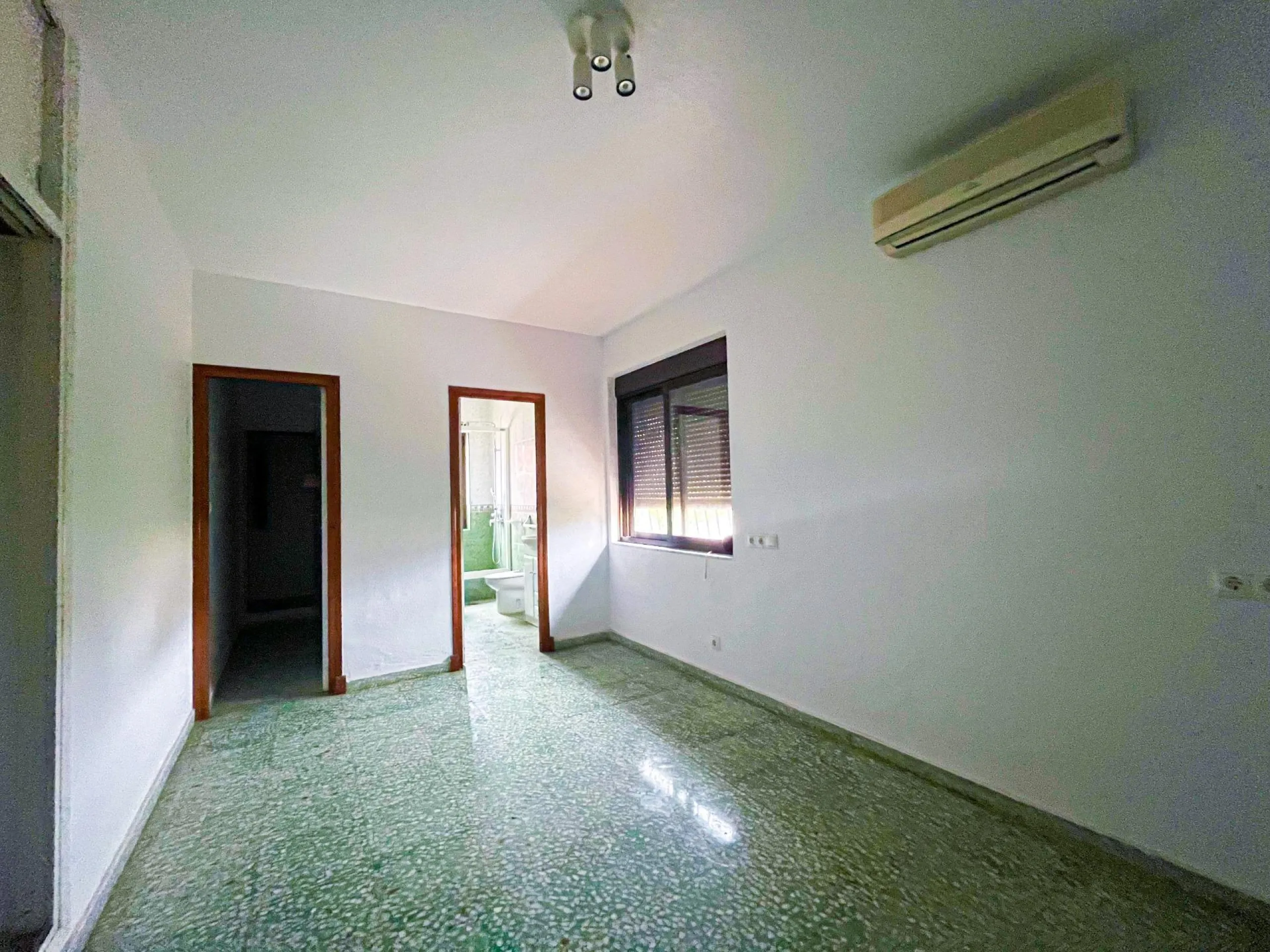 VILLA EN LOS BALCONES CON 1000 M2 DE PARCELA. 3 DORM. 2 BAÑOS. GARAJE PRIVADO DE 36 M2.