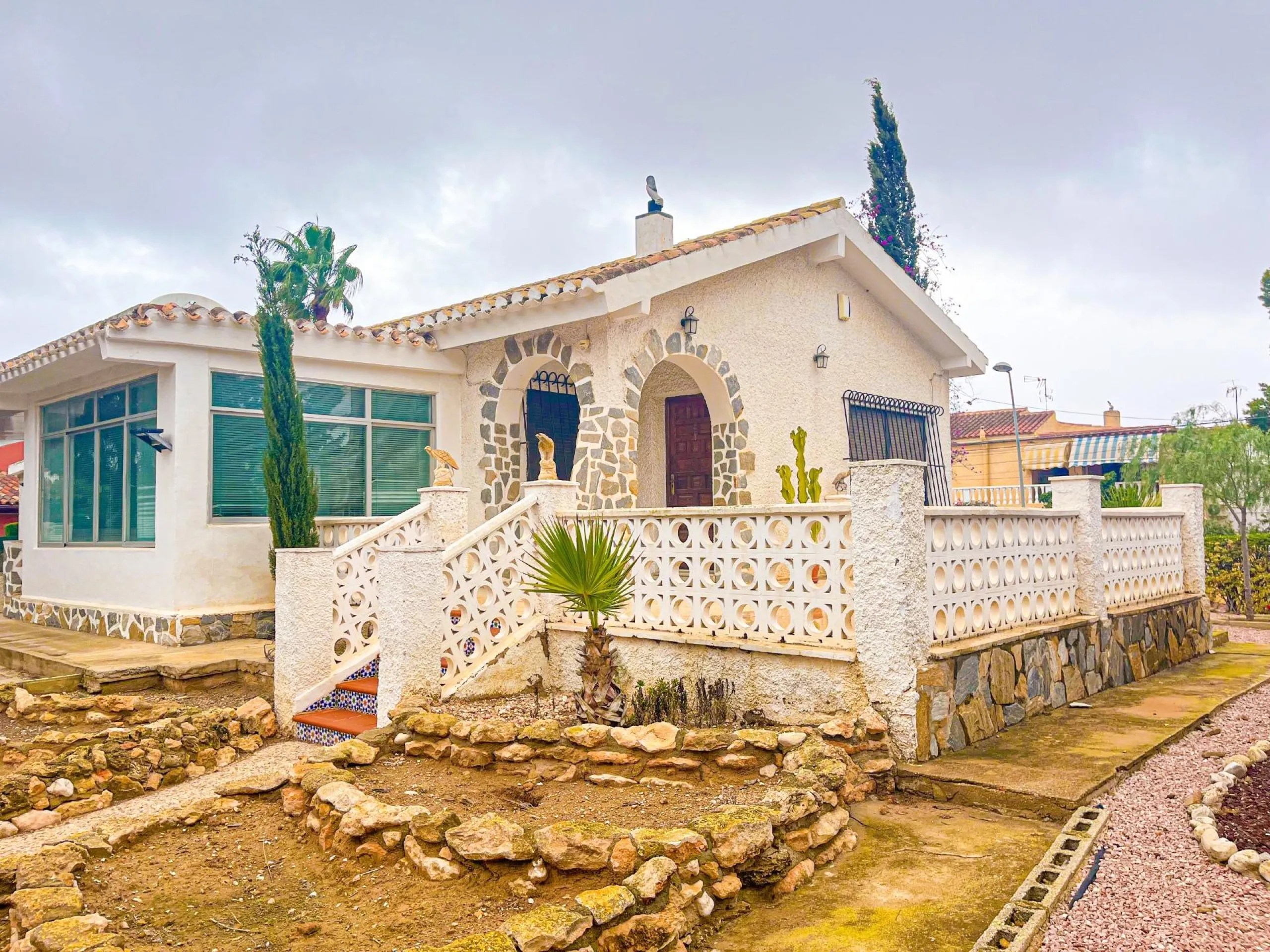 VILLA EN LOS BALCONES CON 1000 M2 DE PARCELA. 3 DORM. 2 BAÑOS. GARAJE PRIVADO DE 36 M2.