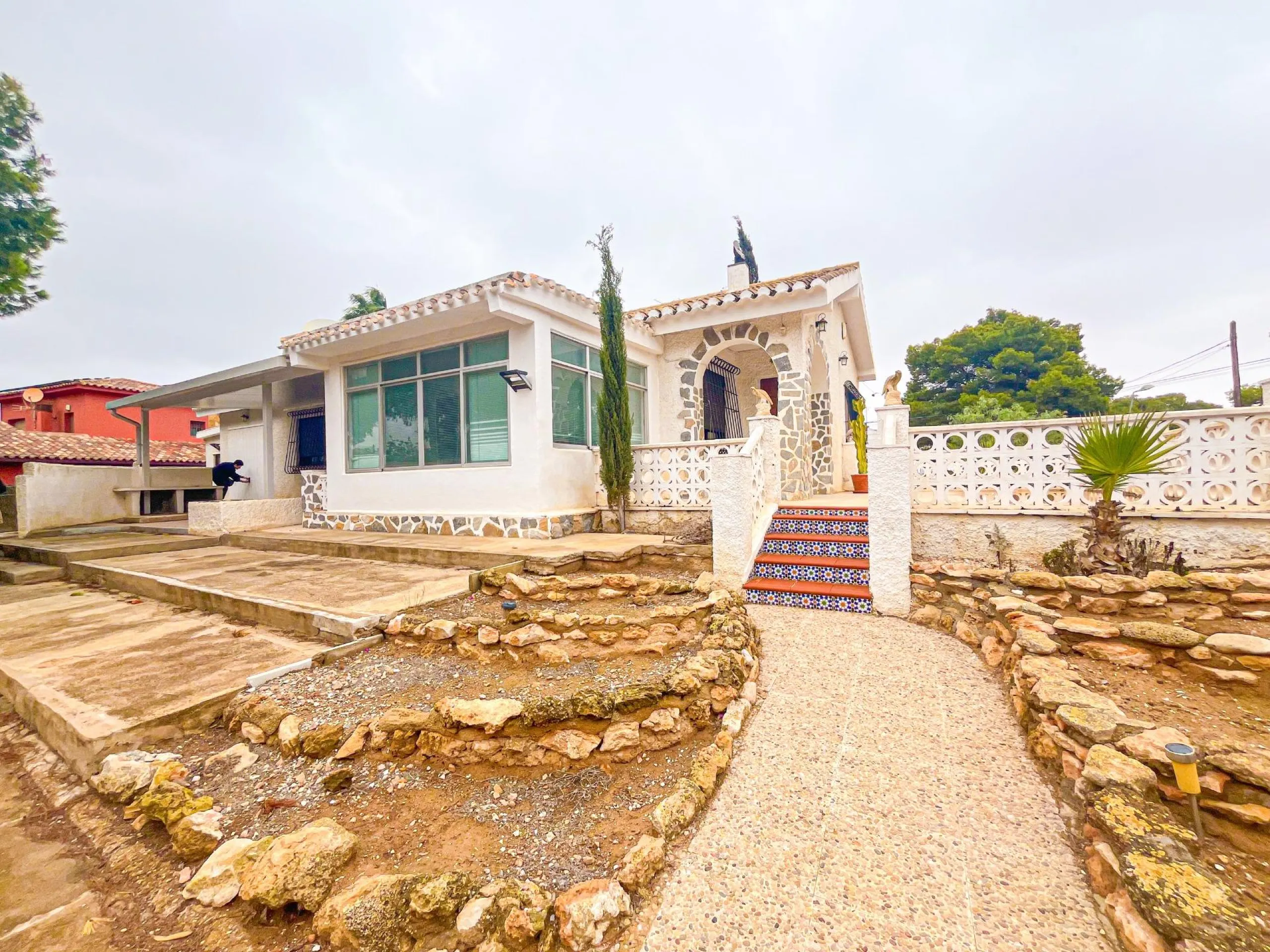 VILLA EN LOS BALCONES CON 1000 M2 DE PARCELA. 3 DORM. 2 BAÑOS. GARAJE PRIVADO DE 36 M2.