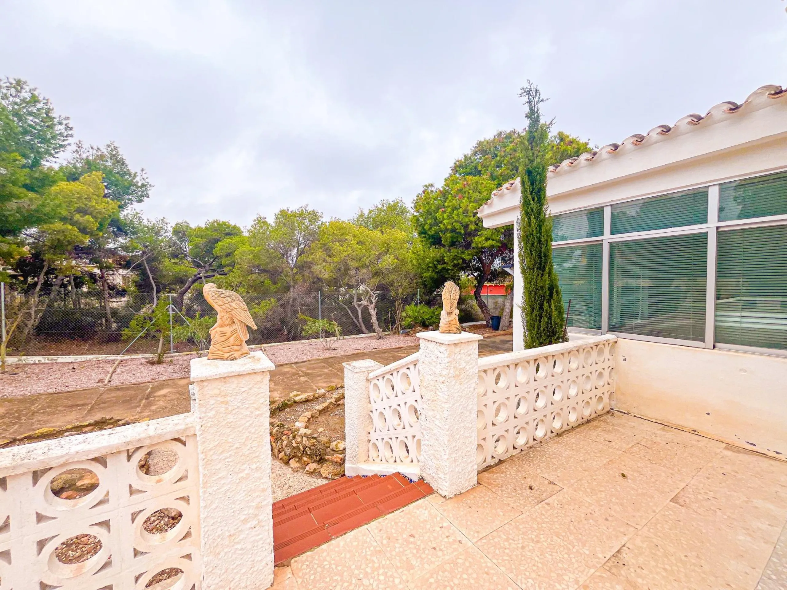 VILLA EN LOS BALCONES CON 1000 M2 DE PARCELA. 3 DORM. 2 BAÑOS. GARAJE PRIVADO DE 36 M2.
