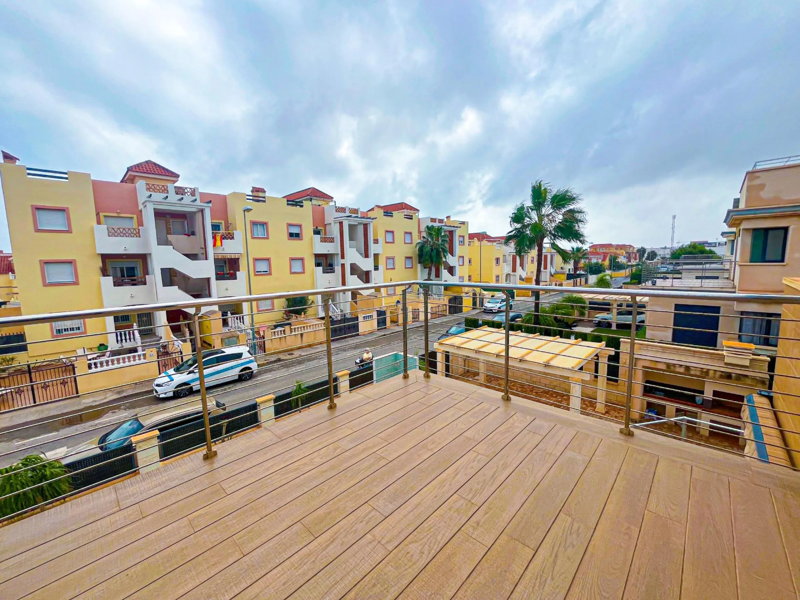 VILLA DE LUJO EN LA ZENIA. 5 DORM. 4 BAÑOS. PISCINA PRIVADA. PARCELA 410 M2.