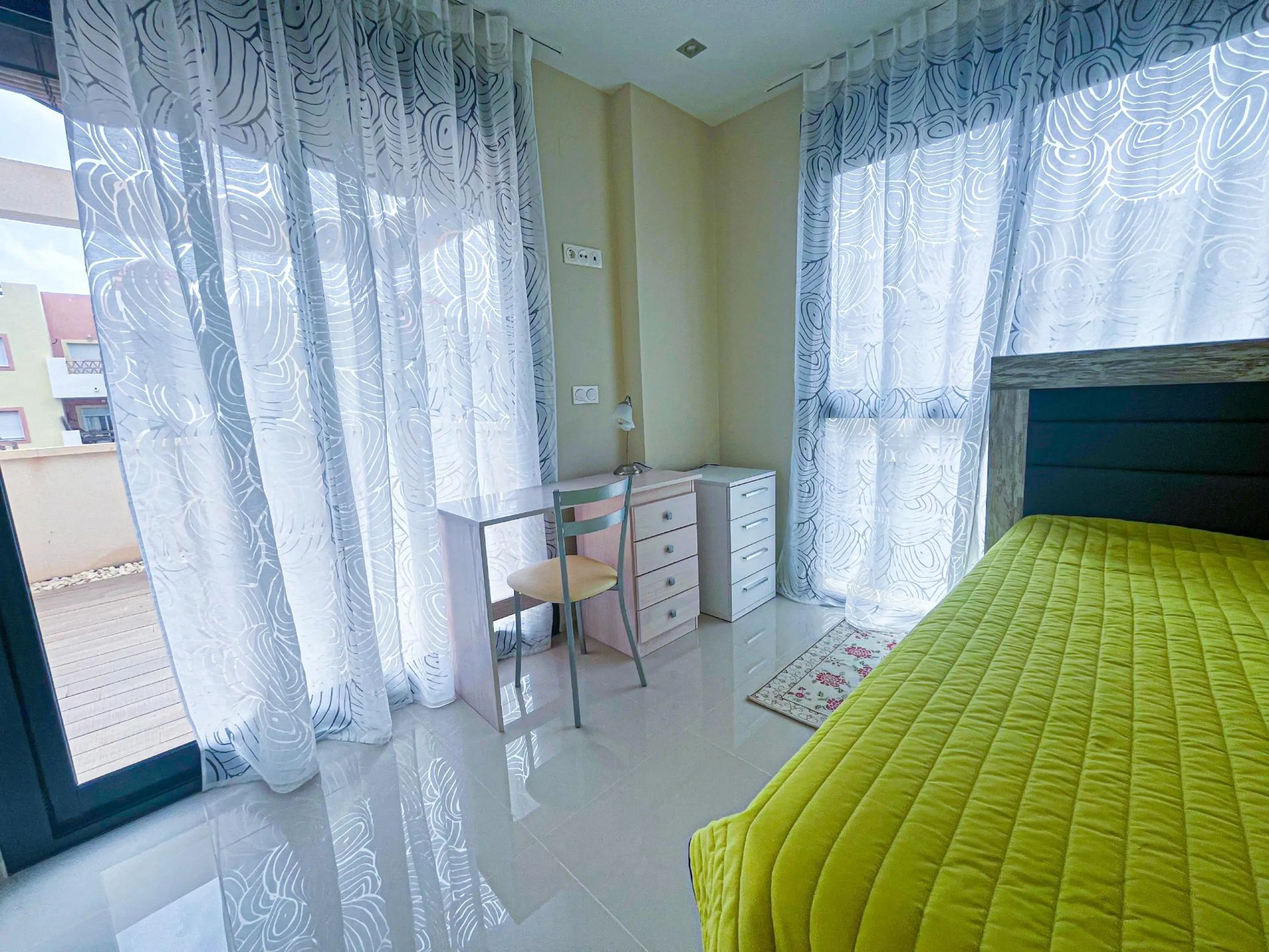 VILLA DE LUJO EN LA ZENIA. 5 DORM. 4 BAÑOS. PISCINA PRIVADA. PARCELA 410 M2.