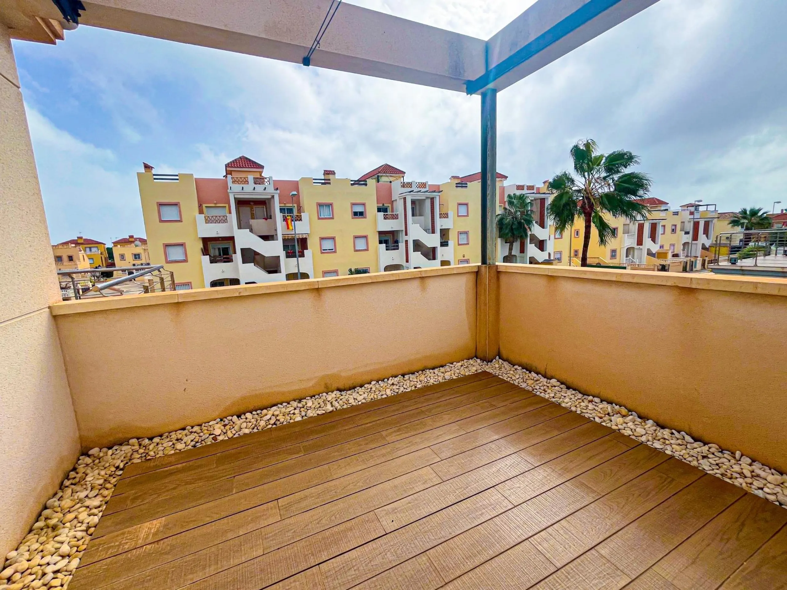 VILLA DE LUJO EN LA ZENIA. 5 DORM. 4 BAÑOS. PISCINA PRIVADA. PARCELA 410 M2.