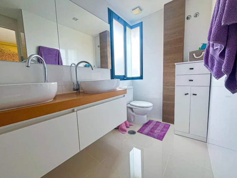 VILLA DE LUJO EN LA ZENIA. 5 DORM. 4 BAÑOS. PISCINA PRIVADA. PARCELA 410 M2.