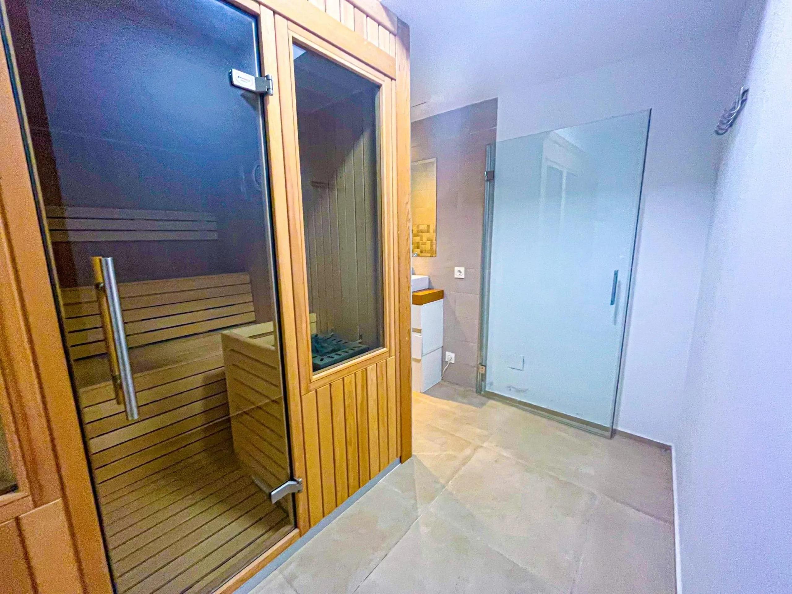 VILLA DE LUJO EN LA ZENIA. 5 DORM. 4 BAÑOS. PISCINA PRIVADA. PARCELA 410 M2.