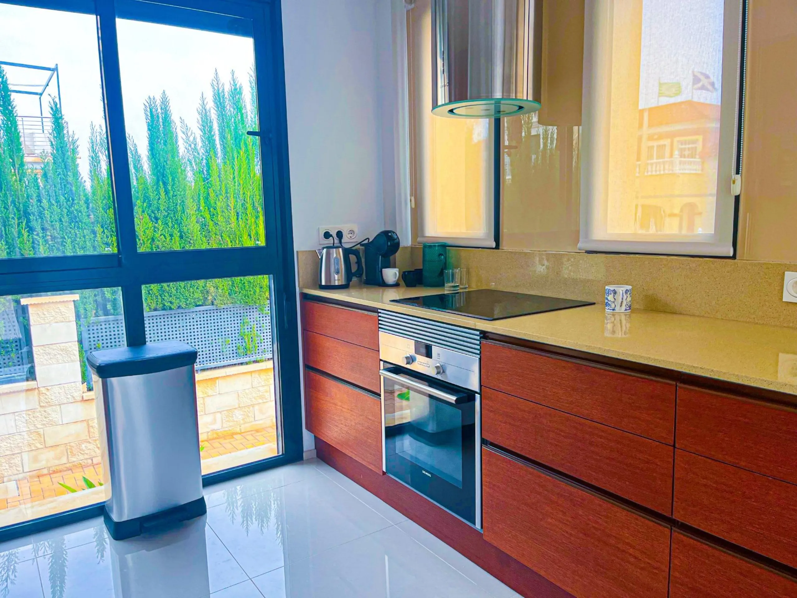 VILLA DE LUJO EN LA ZENIA. 5 DORM. 4 BAÑOS. PISCINA PRIVADA. PARCELA 410 M2.