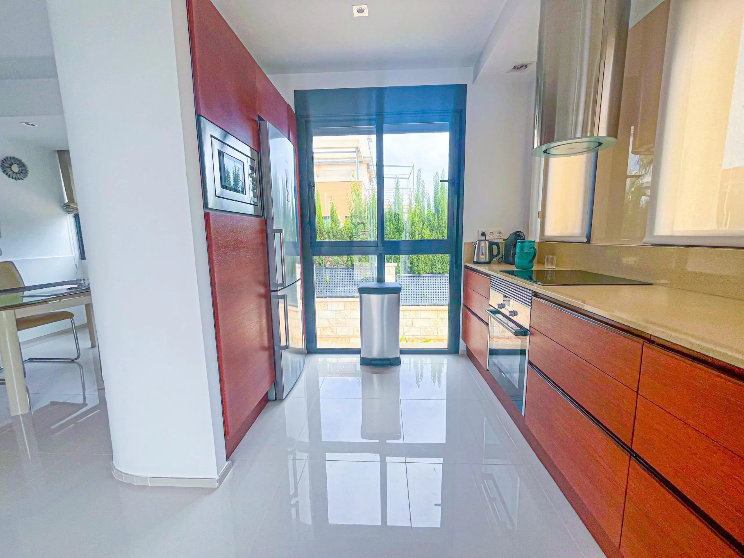 VILLA DE LUJO EN LA ZENIA. 5 DORM. 4 BAÑOS. PISCINA PRIVADA. PARCELA 410 M2.