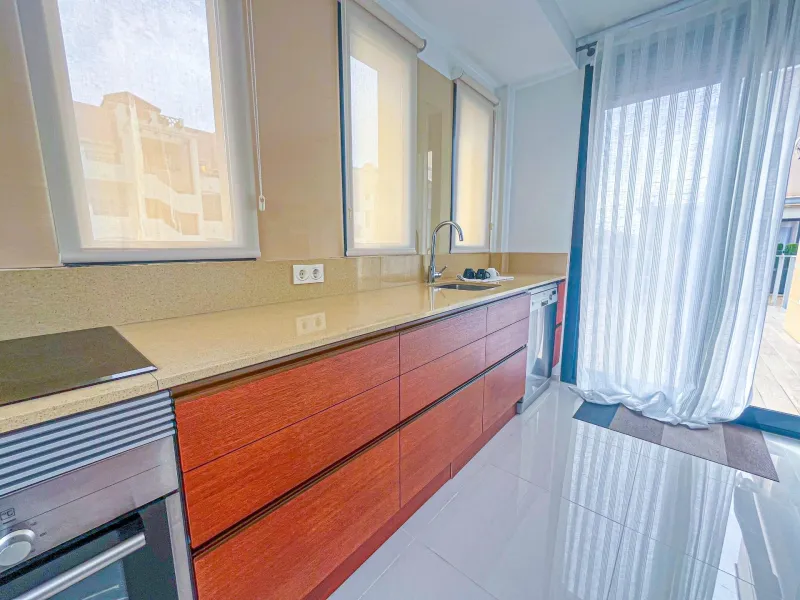 VILLA DE LUJO EN LA ZENIA. 5 DORM. 4 BAÑOS. PISCINA PRIVADA. PARCELA 410 M2.