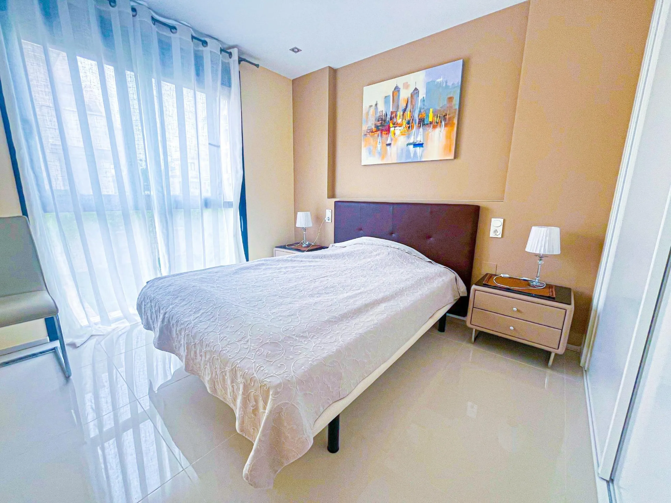 VILLA DE LUJO EN LA ZENIA. 5 DORM. 4 BAÑOS. PISCINA PRIVADA. PARCELA 410 M2.