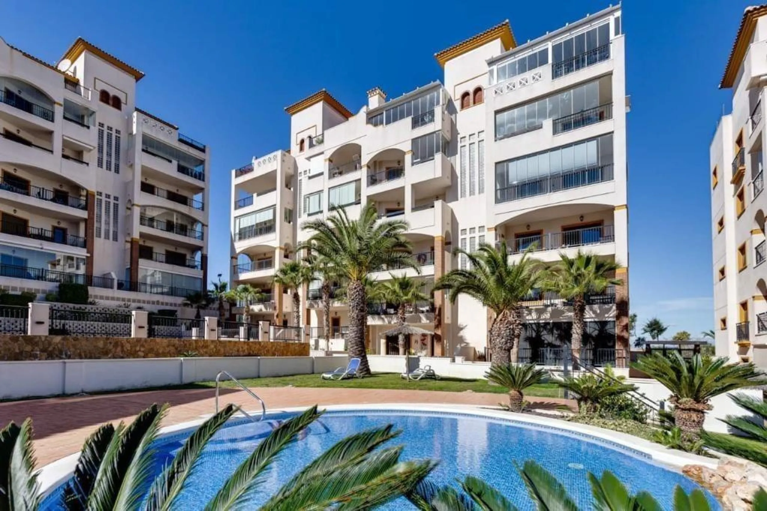 Exclusive Apartment in Guardamar del Segura with Sea Views