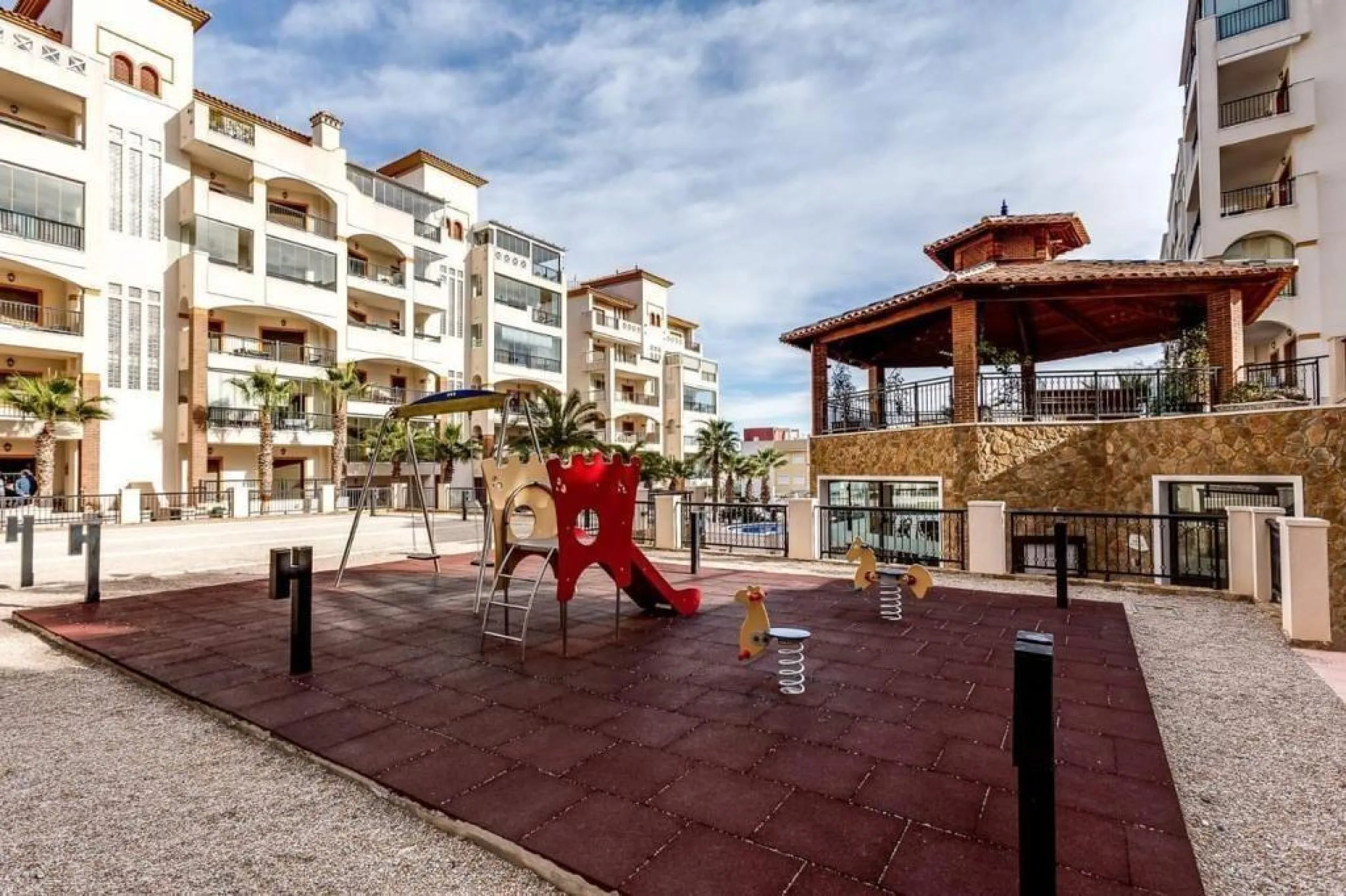 Exclusive Apartment in Guardamar del Segura with Sea Views