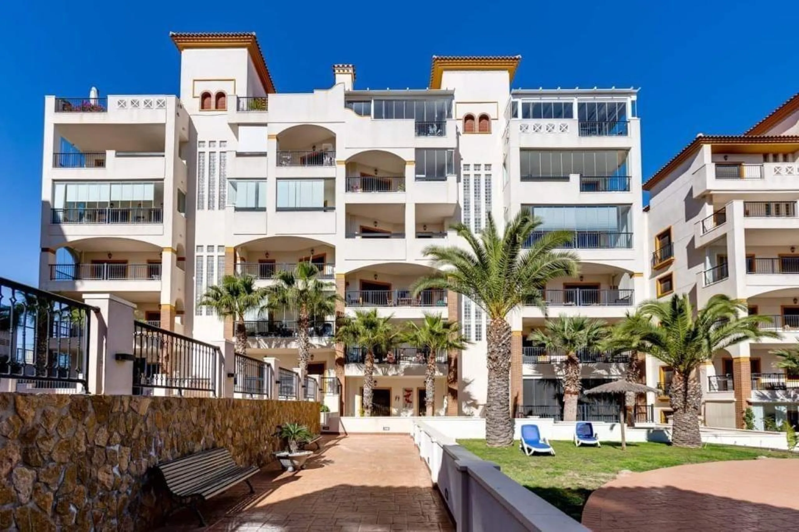 Exclusive Apartment in Guardamar del Segura with Sea Views