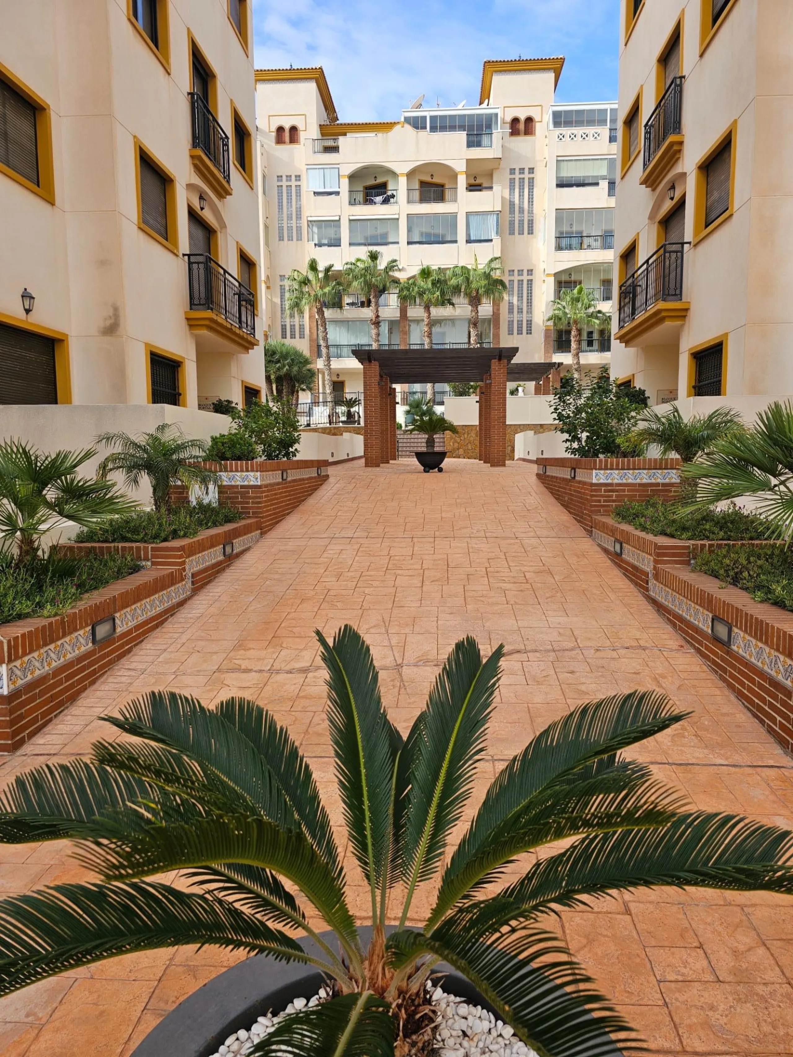 Exclusive Apartment in Guardamar del Segura with Sea Views