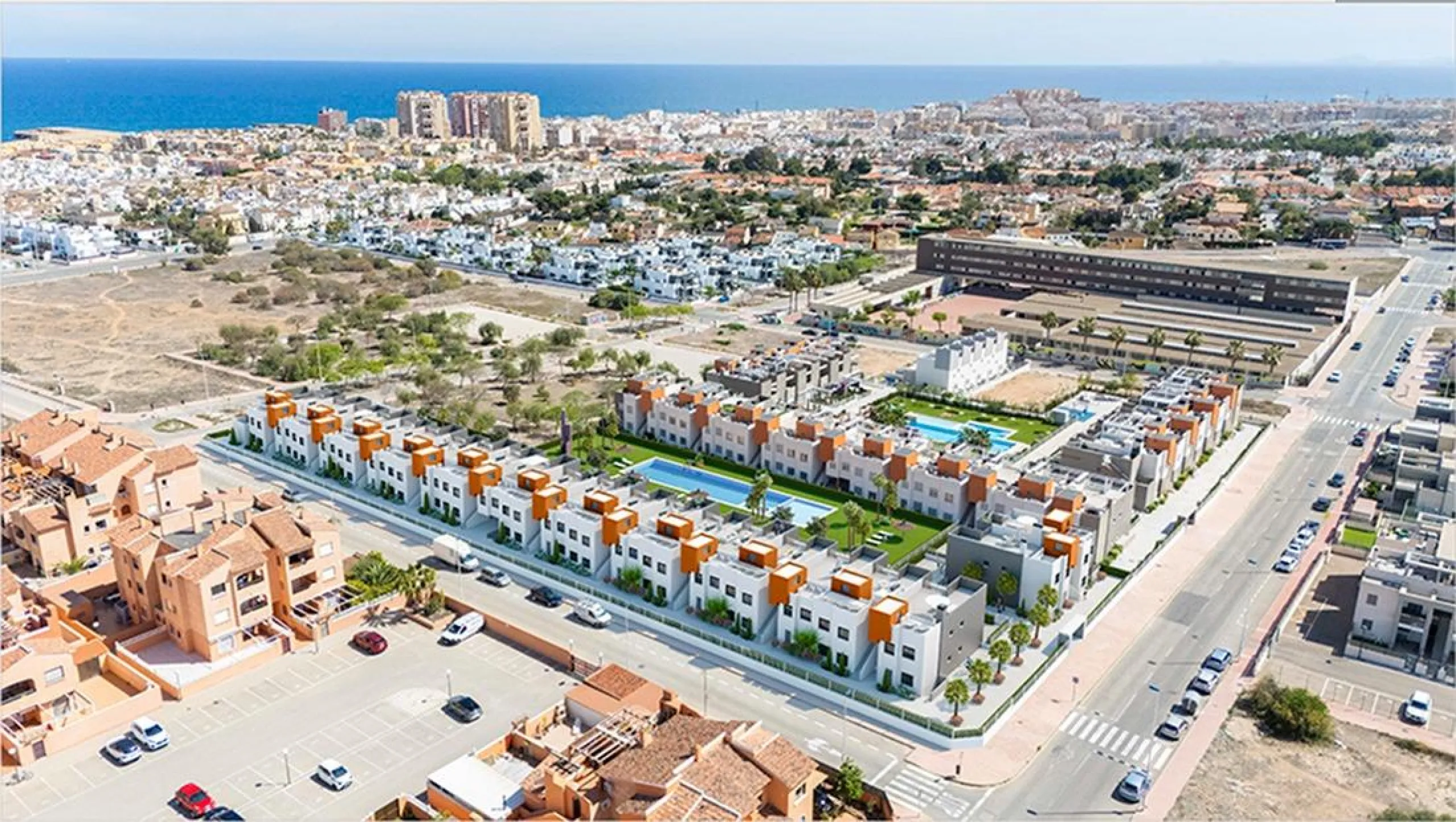 OBRA NUEVA. BUNGALOW A 1000 METROS DE PLAYA LOS LOCOS. 3 DORM. 2 BAÑOS. PISCINA+GARAJE.