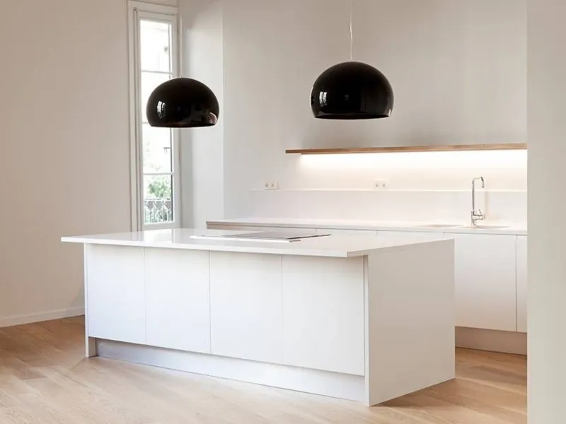 Classic Apartment with Balconies and High Ceilings in Central Eixample, Barcelona