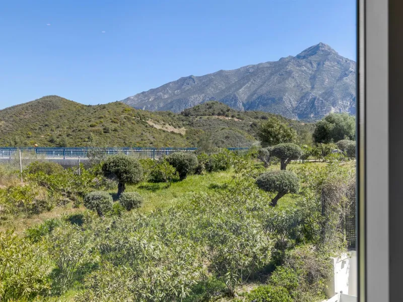 Südlich ausgerichtetes Penthouse mit privatem Pool zu verkaufen