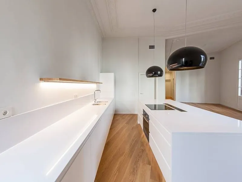 Classic Apartment with Balconies and High Ceilings in Central Eixample, Barcelona
