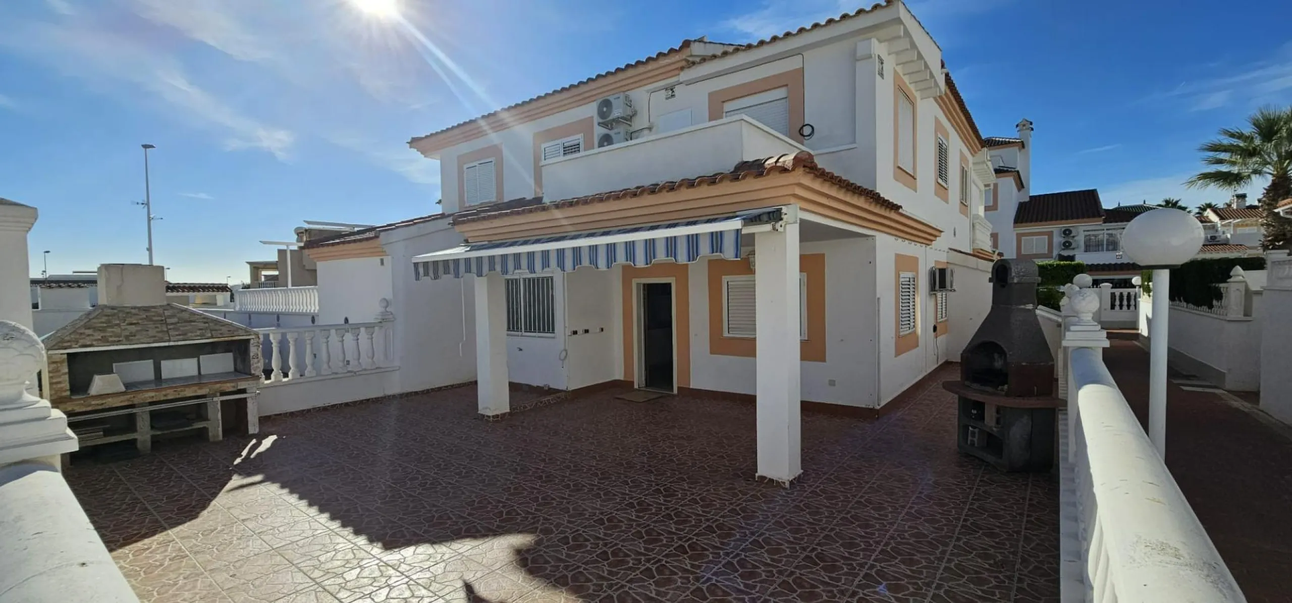 ORIHUELA COSTA EXCLUSIVA: ZENIAMAR 3, 4 HABS AMPLIO JARDIN PISCINA COM 320.000 EUROS!