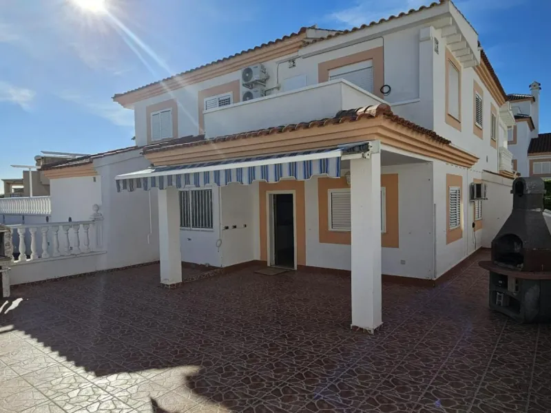 ORIHUELA COSTA EXCLUSIVA: ZENIAMAR 3, 4 HABS AMPLIO JARDIN PISCINA COM 320.000 EUROS!
