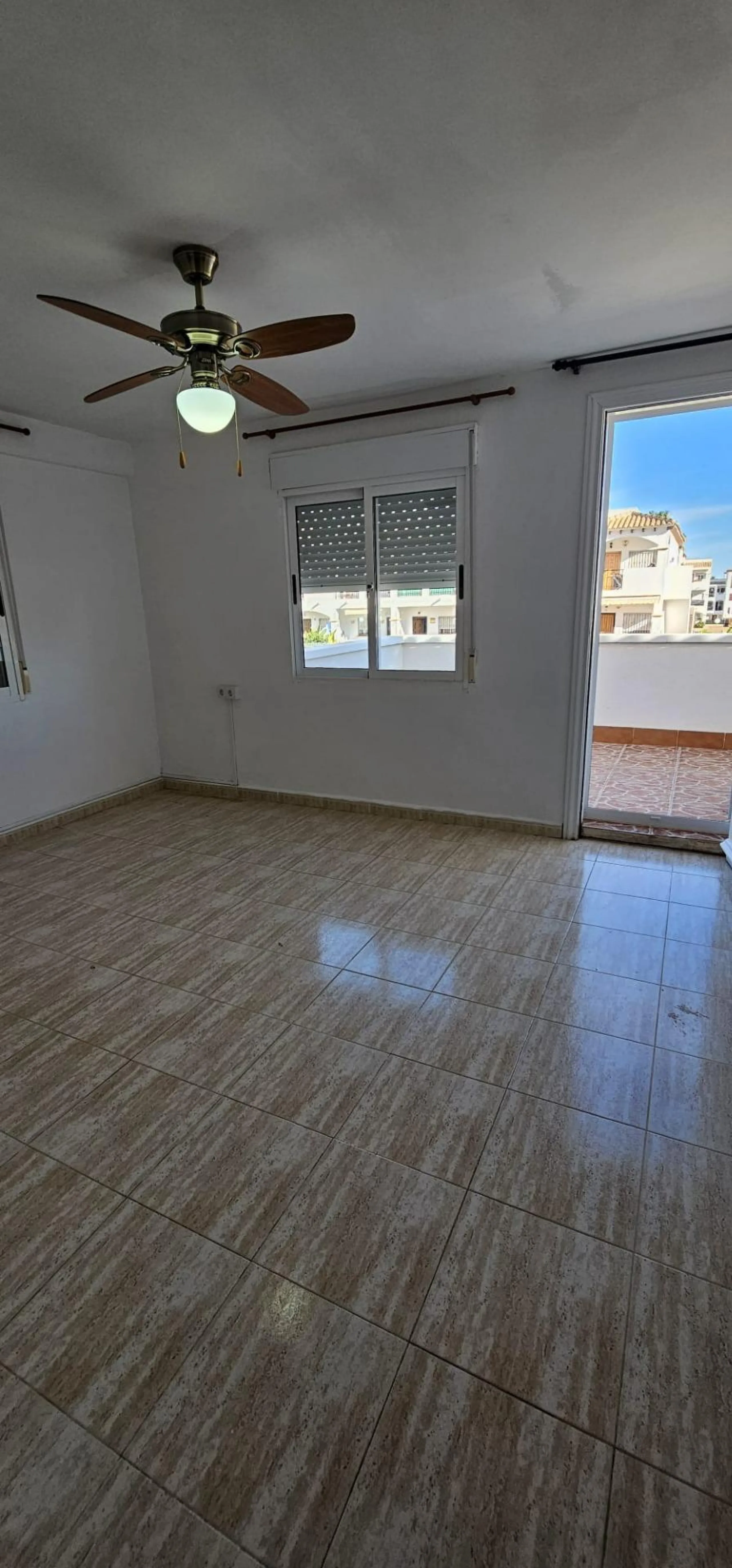 ORIHUELA COSTA EXCLUSIVA: ZENIAMAR 3, 4 HABS AMPLIO JARDIN PISCINA COM 320.000 EUROS!