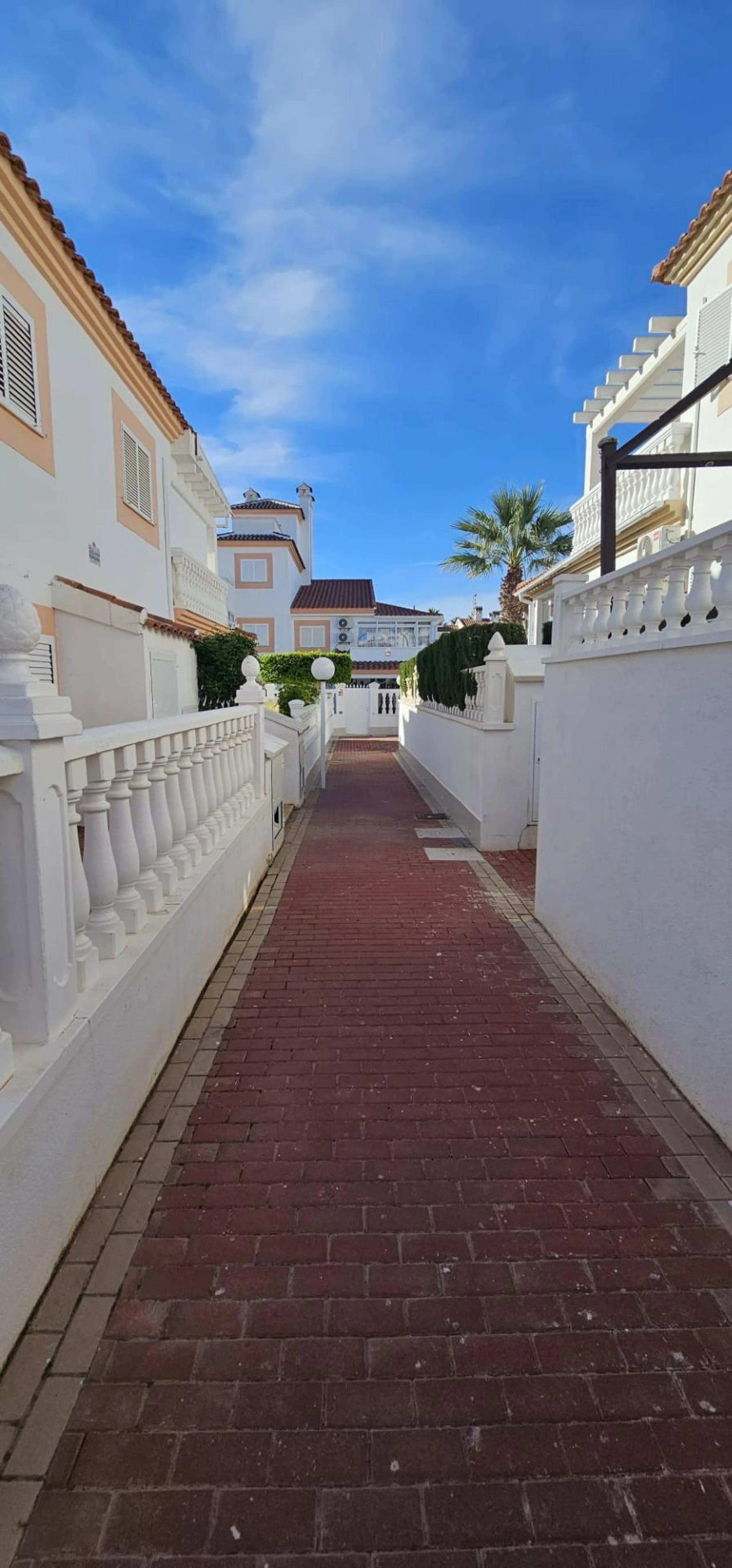 ORIHUELA COSTA EXCLUSIVA: ZENIAMAR 3, 4 HABS AMPLIO JARDIN PISCINA COM 320.000 EUROS!