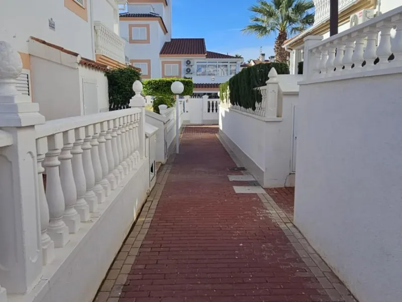 ORIHUELA COSTA EXCLUSIVA: ZENIAMAR 3, 4 HABS AMPLIO JARDIN PISCINA COM 320.000 EUROS!