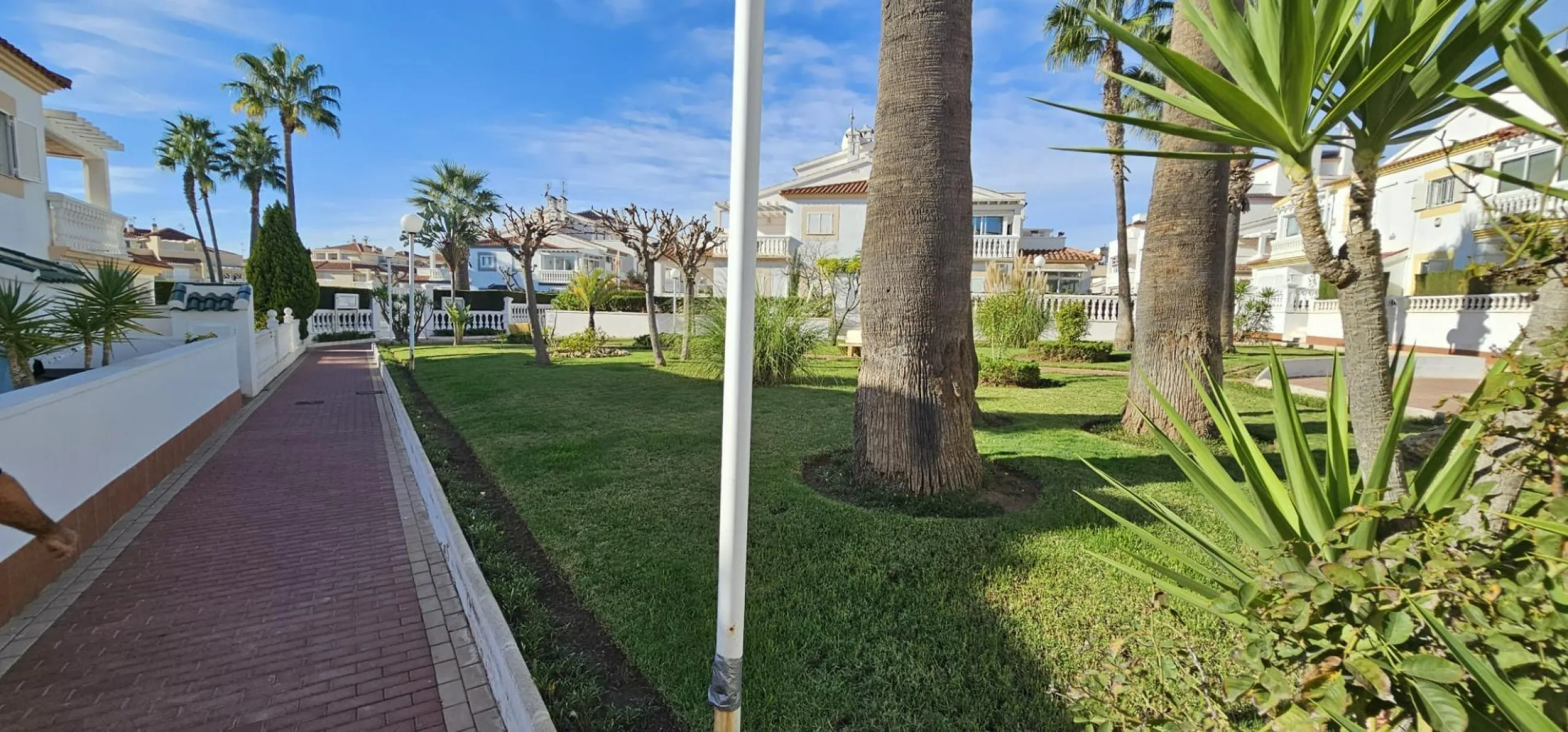 ORIHUELA COSTA EXCLUSIVA: ZENIAMAR 3, 4 HABS AMPLIO JARDIN PISCINA COM 320.000 EUROS!