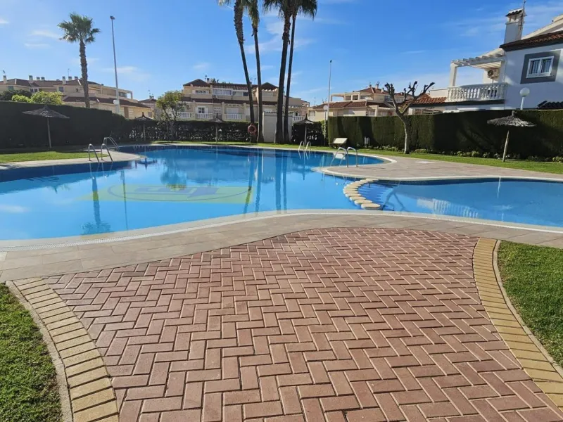 ORIHUELA COSTA EXCLUSIVA: ZENIAMAR 3, 4 HABS AMPLIO JARDIN PISCINA COM 320.000 EUROS!