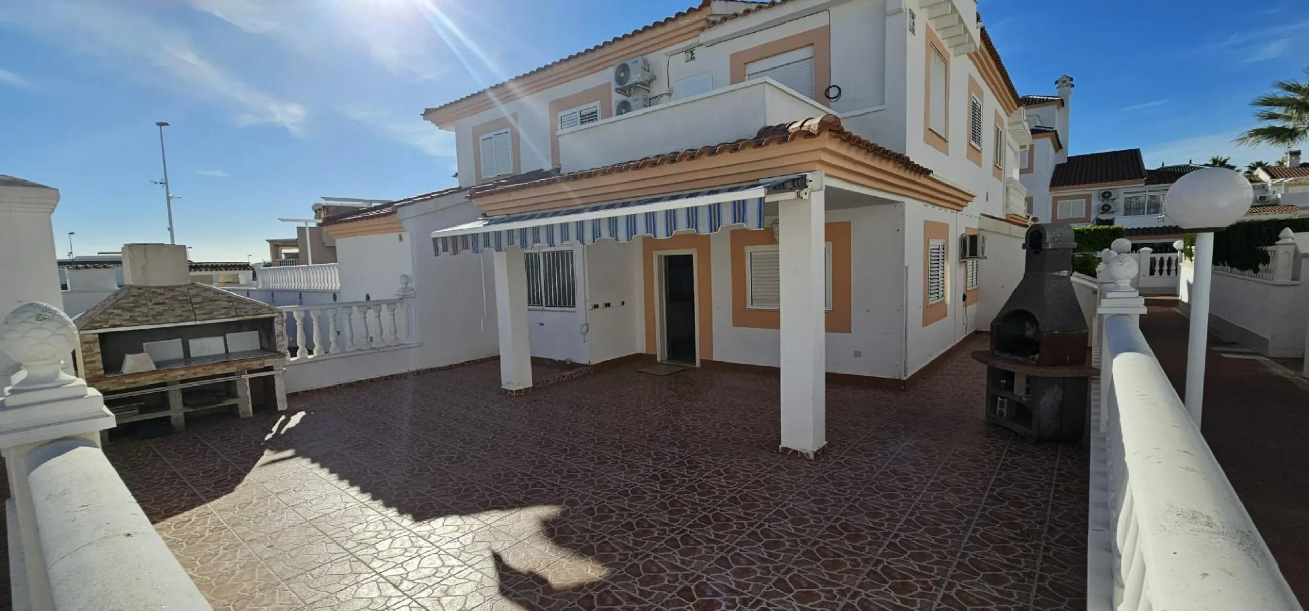 ORIHUELA COSTA EXCLUSIVA: ZENIAMAR 3, 4 HABS AMPLIO JARDIN PISCINA COM 320.000 EUROS!