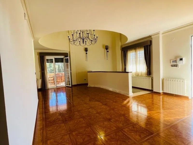 VILLA DE LUJO EN LOS BALCONES CON 950 M2 DE PARCELA. 5 DORM. 3 BAÑOS. PISCINA.