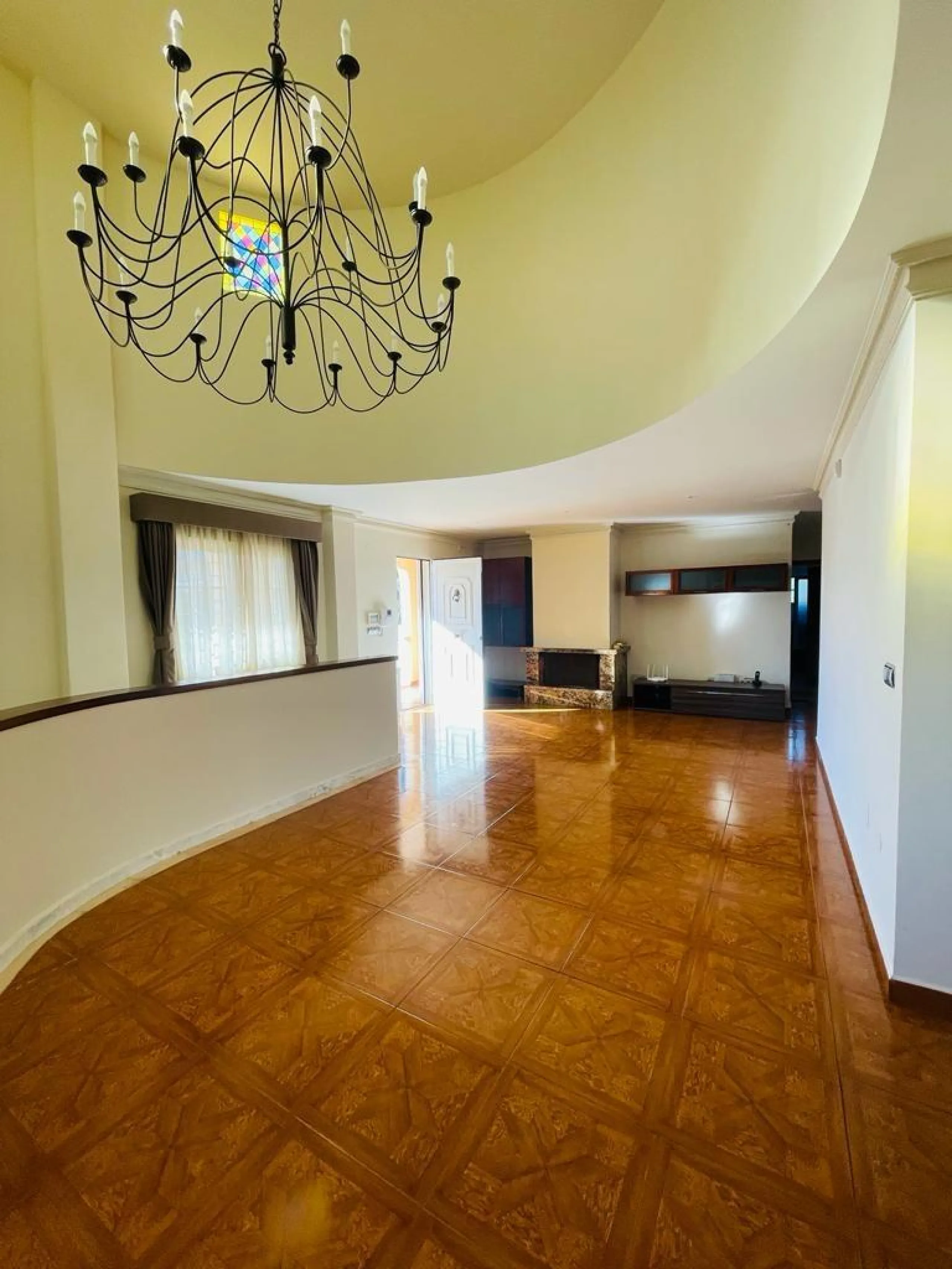 VILLA DE LUJO EN LOS BALCONES CON 950 M2 DE PARCELA. 5 DORM. 3 BAÑOS. PISCINA.