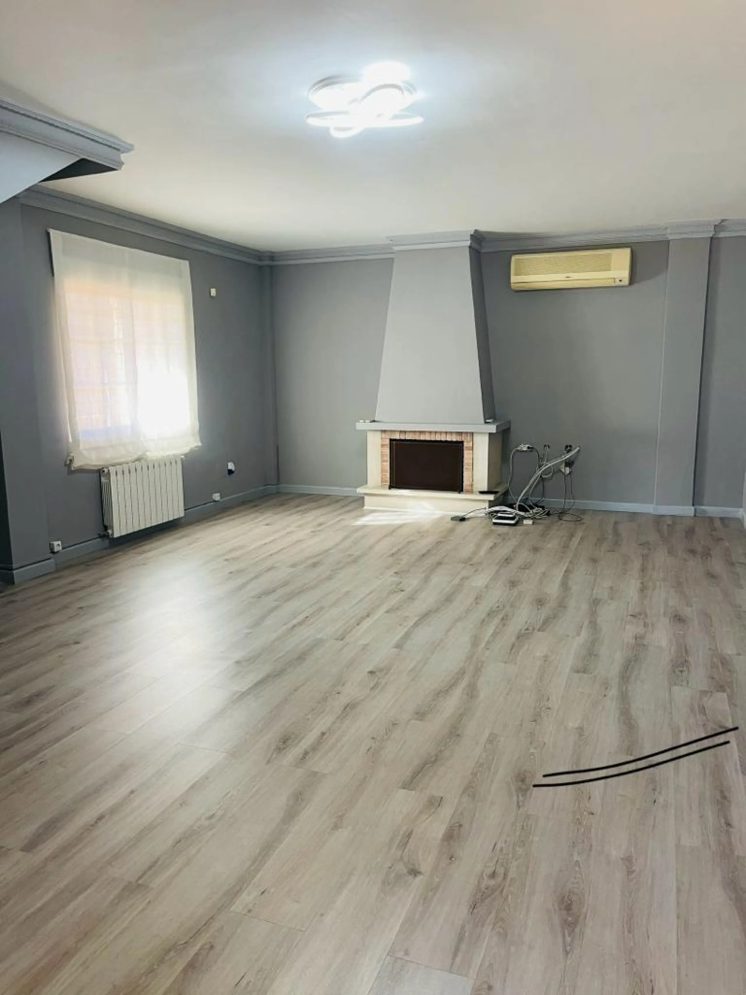 VILLA DE LUJO EN LOS BALCONES CON 950 M2 DE PARCELA. 5 DORM. 3 BAÑOS. PISCINA.
