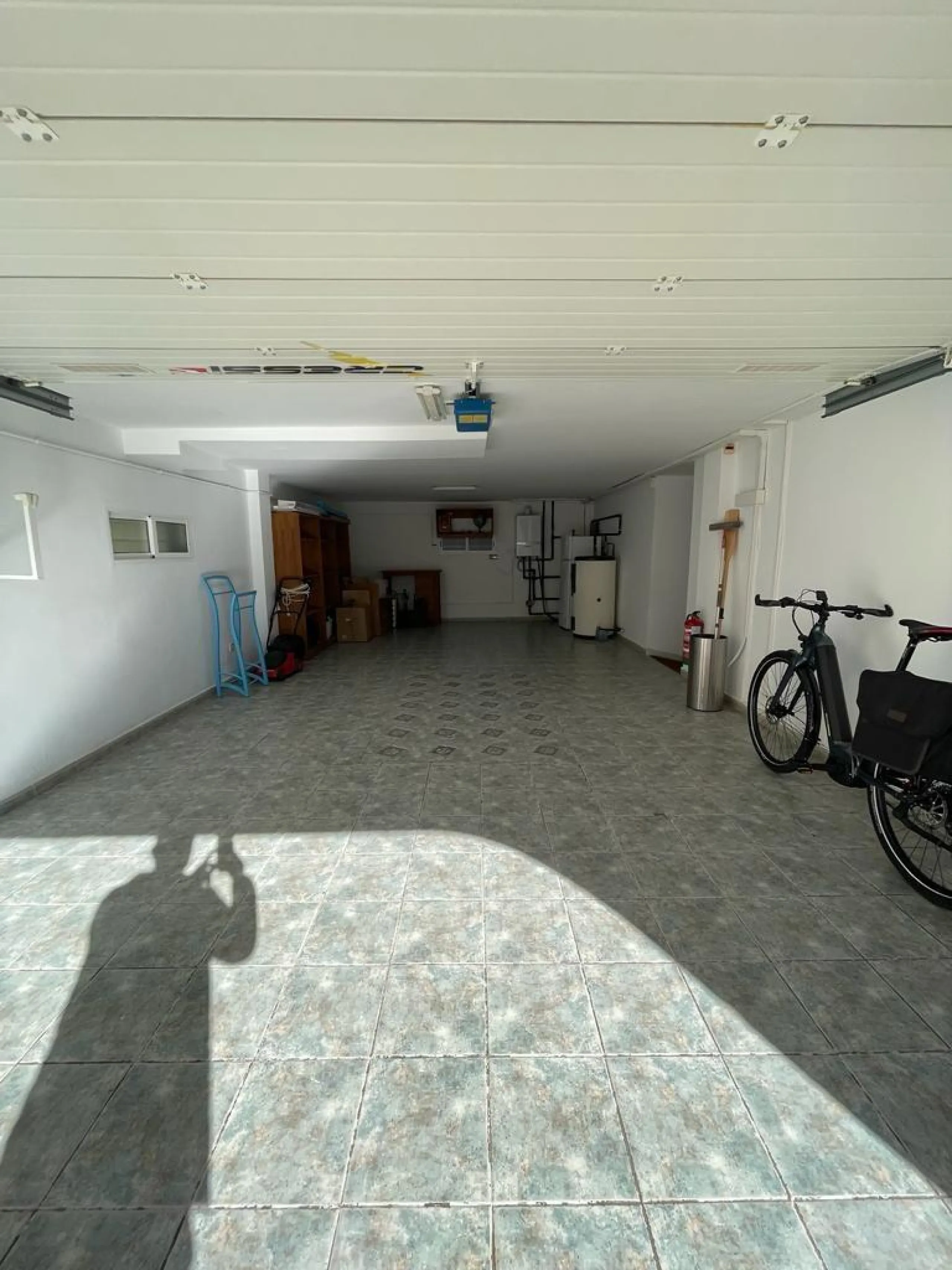 VILLA DE LUJO EN LOS BALCONES CON 950 M2 DE PARCELA. 5 DORM. 3 BAÑOS. PISCINA.