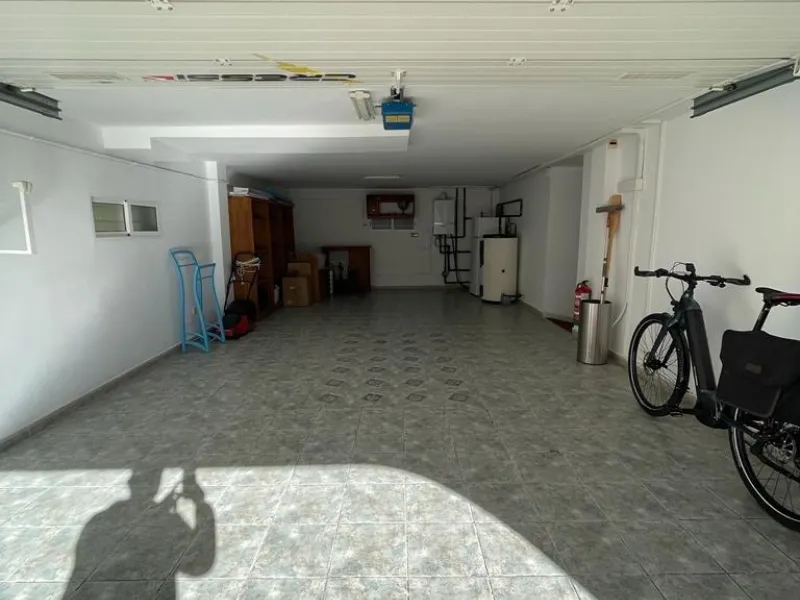VILLA DE LUJO EN LOS BALCONES CON 950 M2 DE PARCELA. 5 DORM. 3 BAÑOS. PISCINA.