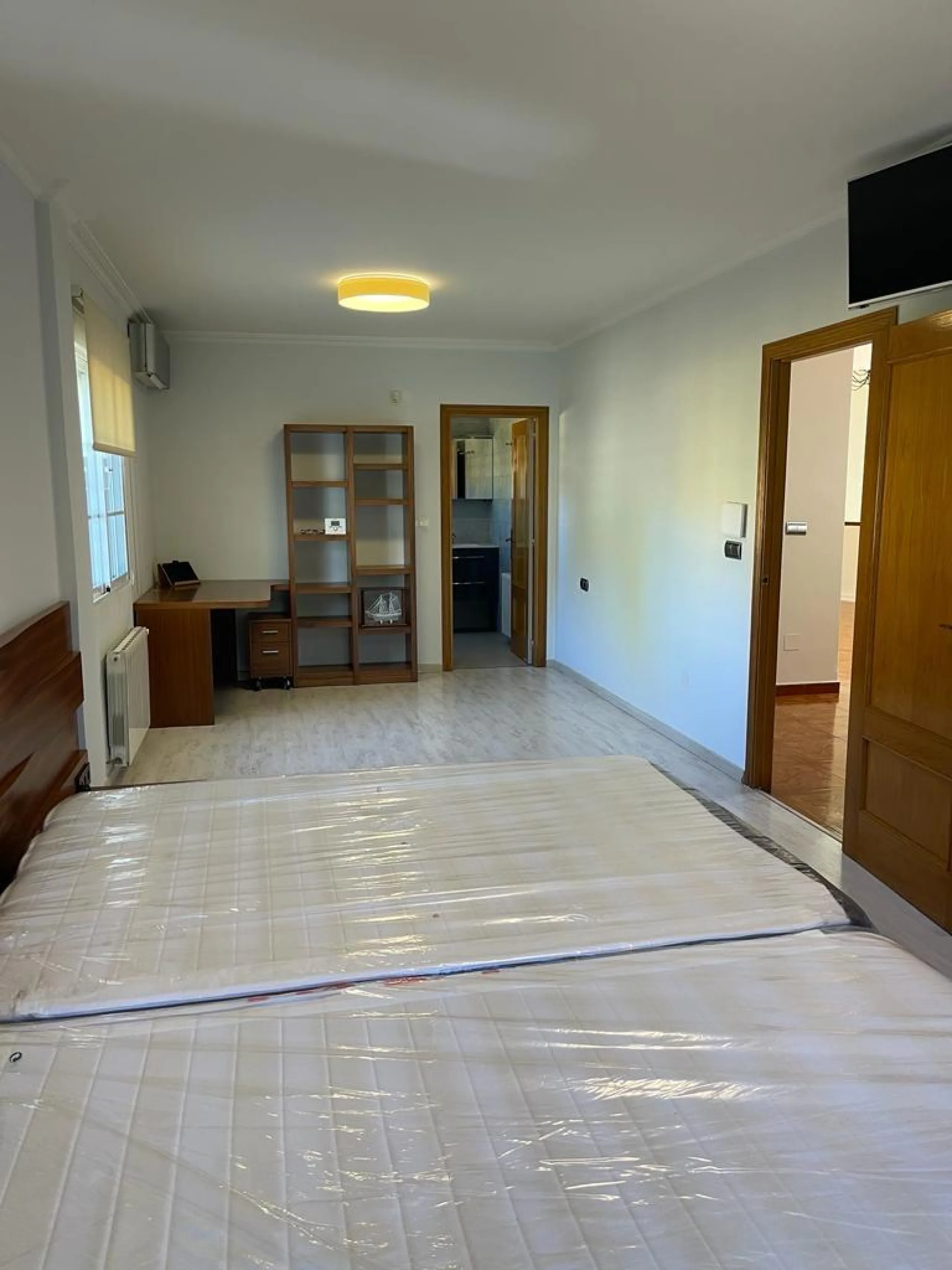 VILLA DE LUJO EN LOS BALCONES CON 950 M2 DE PARCELA. 5 DORM. 3 BAÑOS. PISCINA.